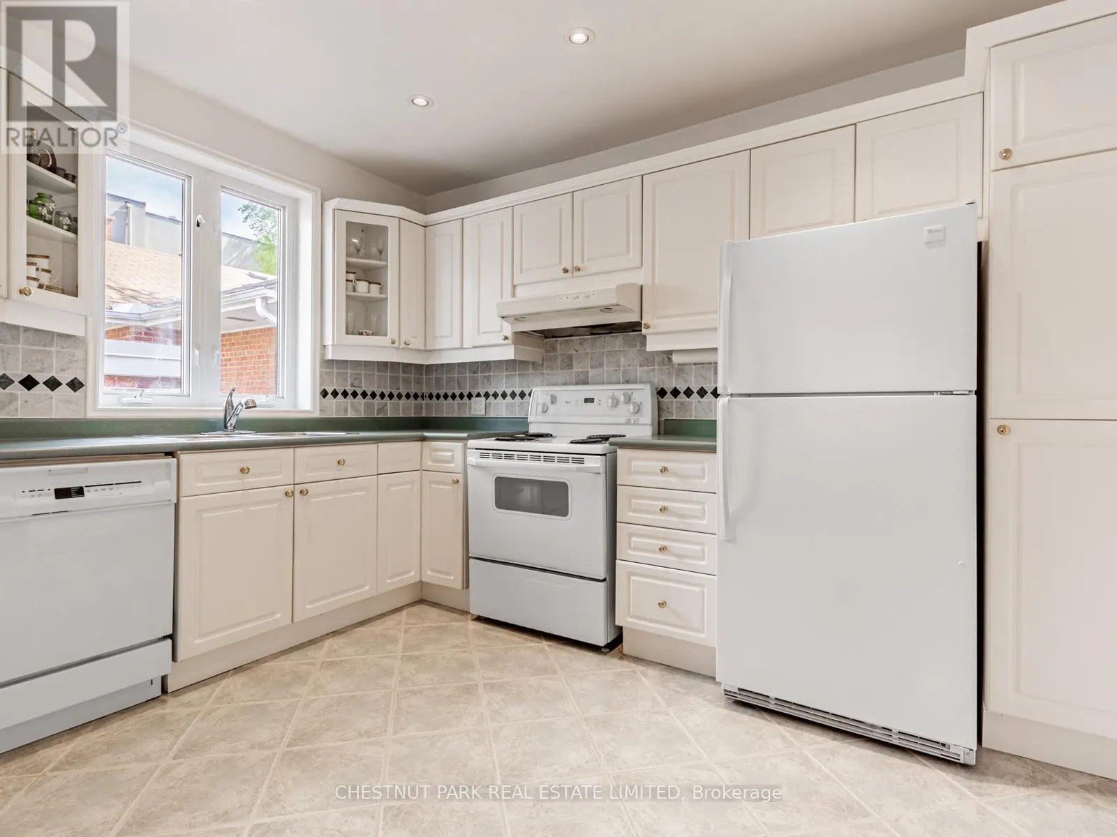 397 CORTLEIGH BOULEVARD