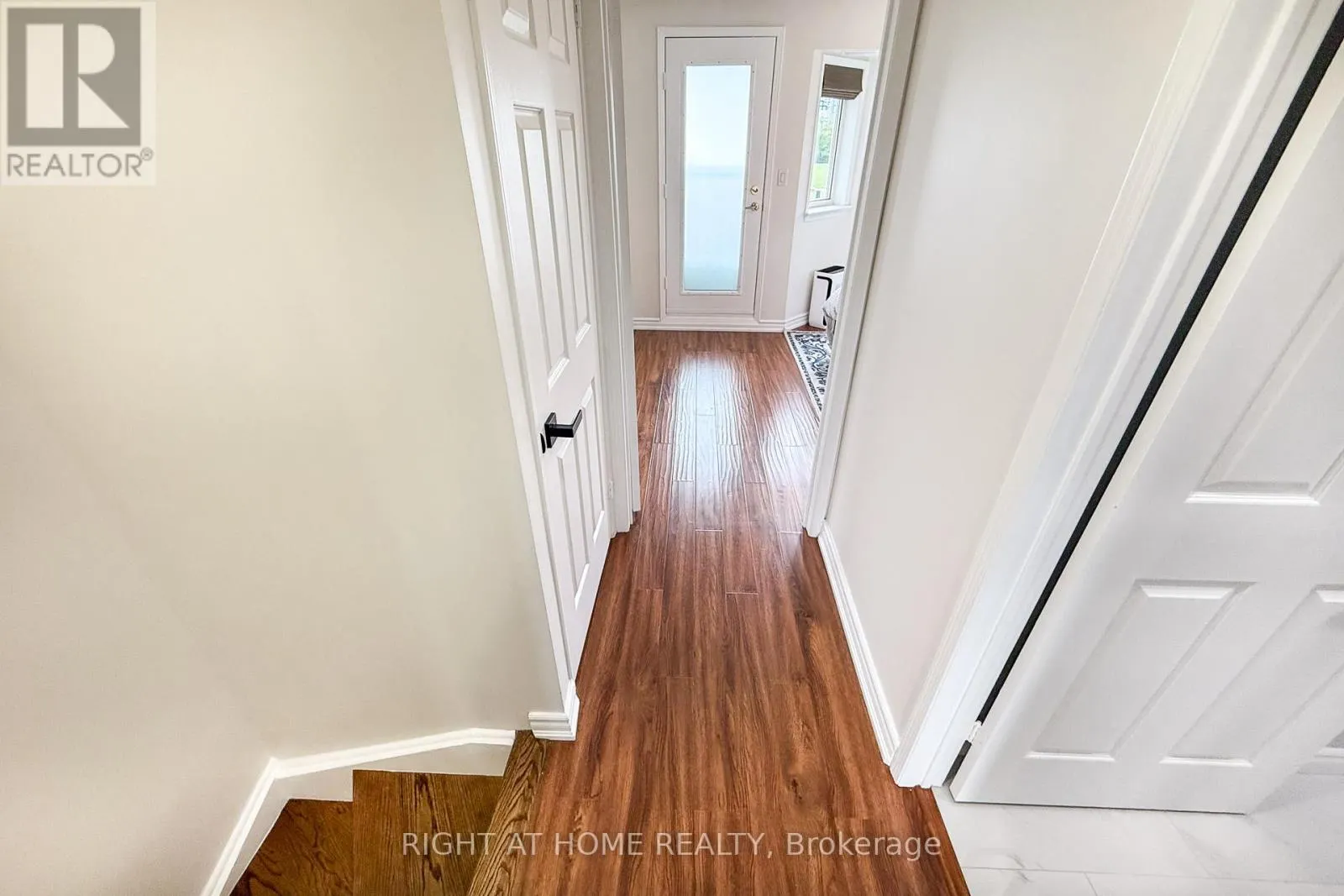 32 - 988 SHEPPARD AVENUE W