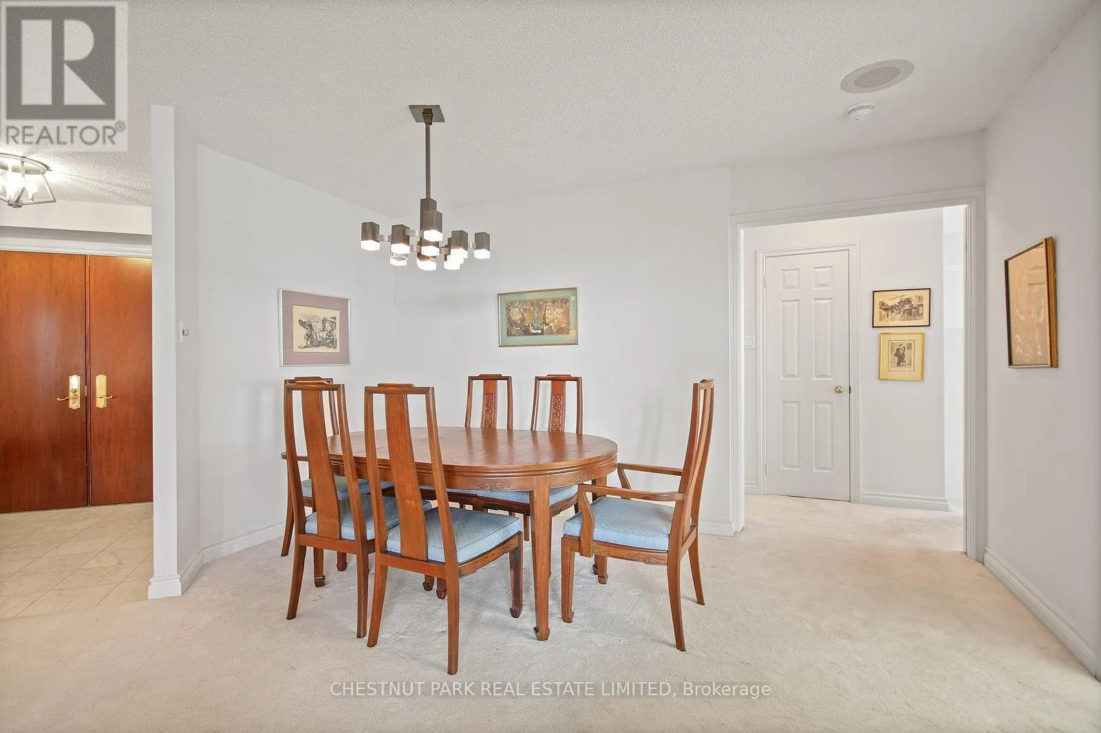 511 - 215 THE DONWAY W