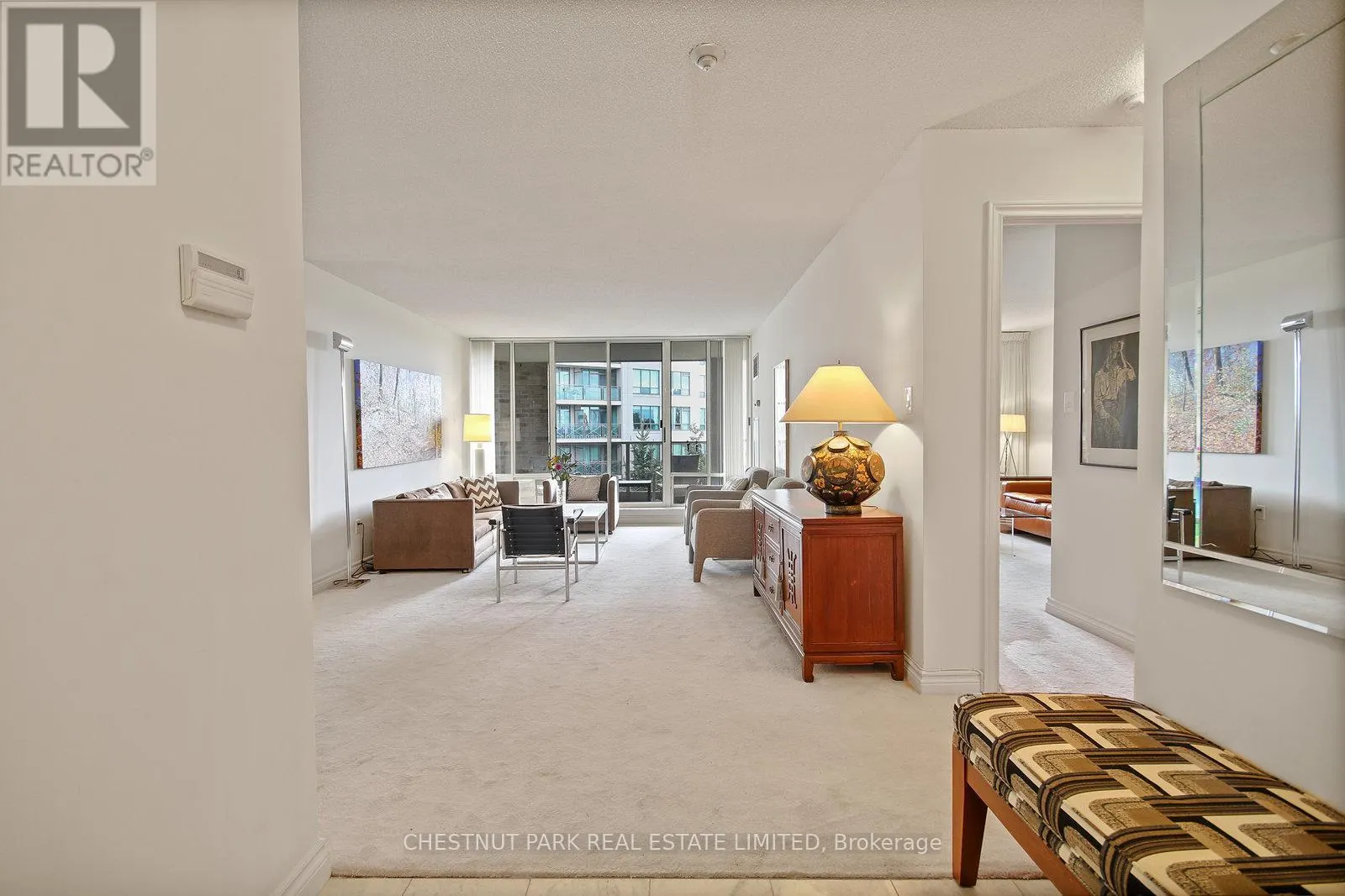 511 - 215 THE DONWAY W