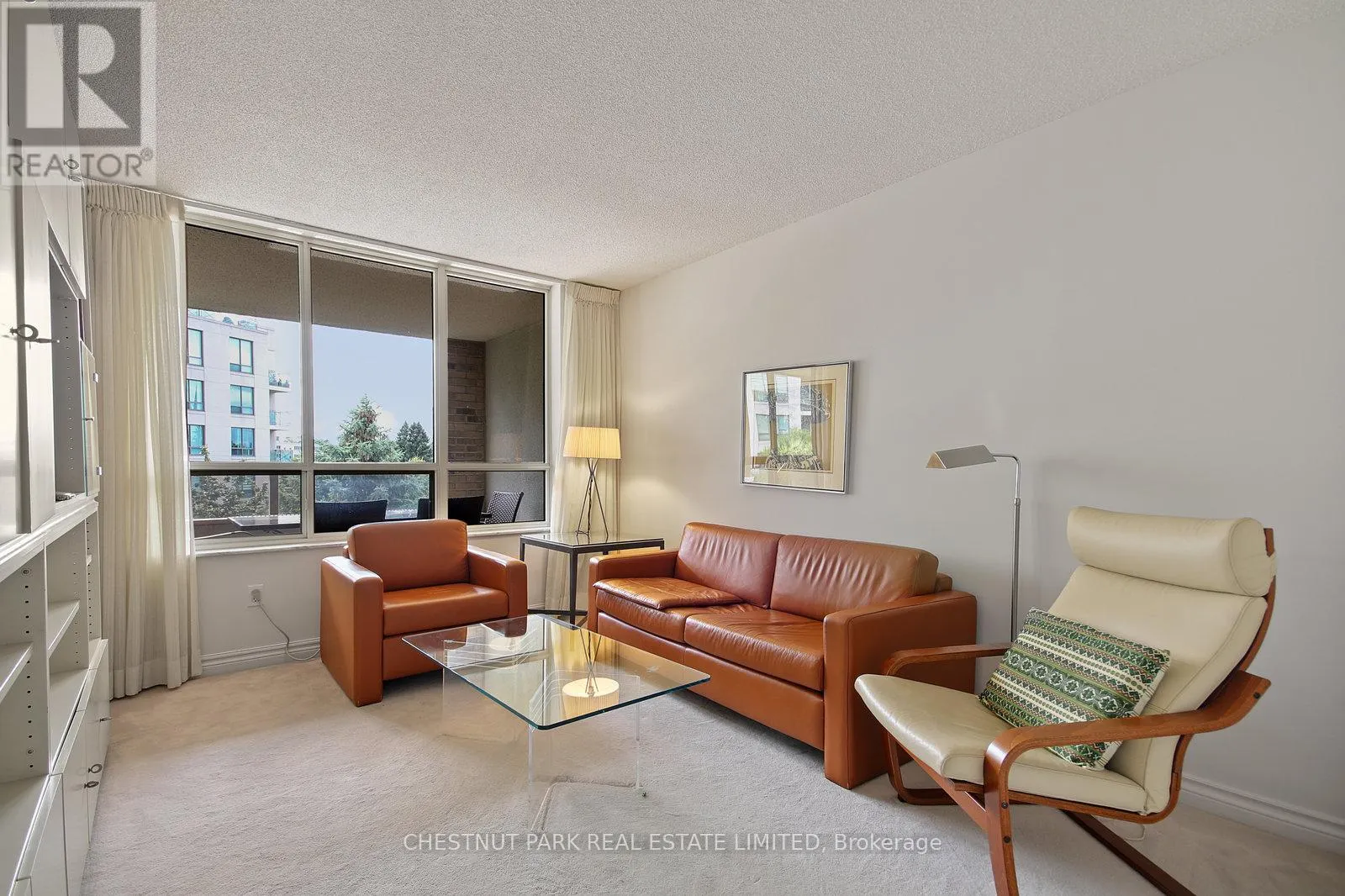 511 - 215 THE DONWAY W