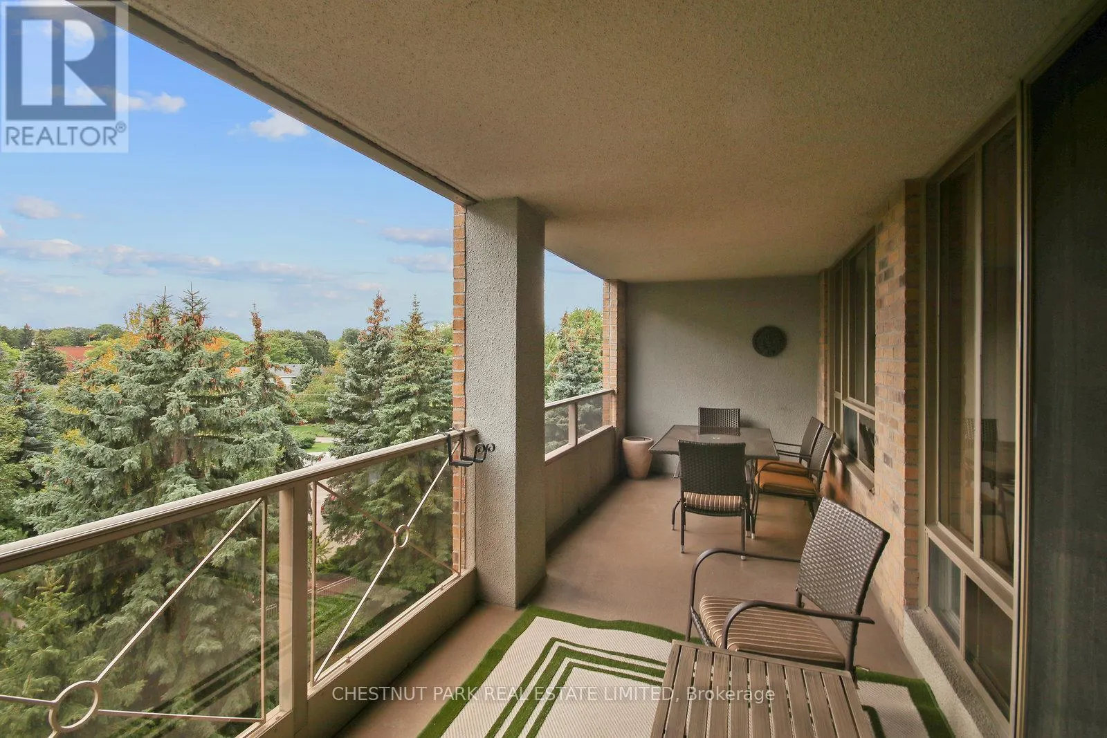 511 - 215 THE DONWAY W