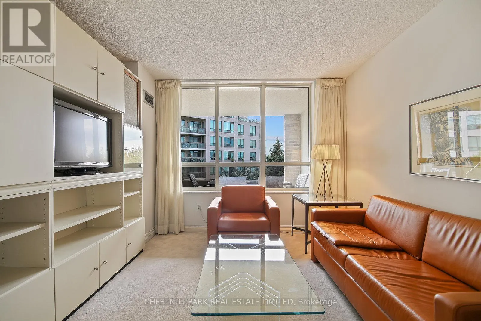511 - 215 THE DONWAY W