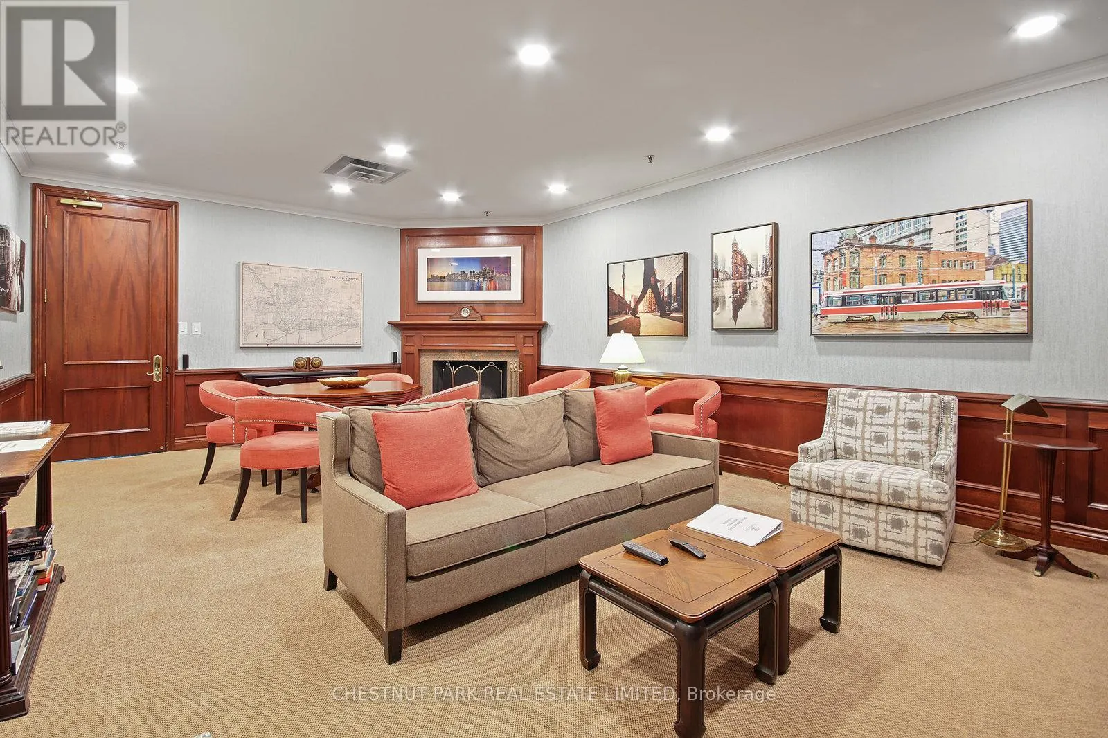 511 - 215 THE DONWAY W