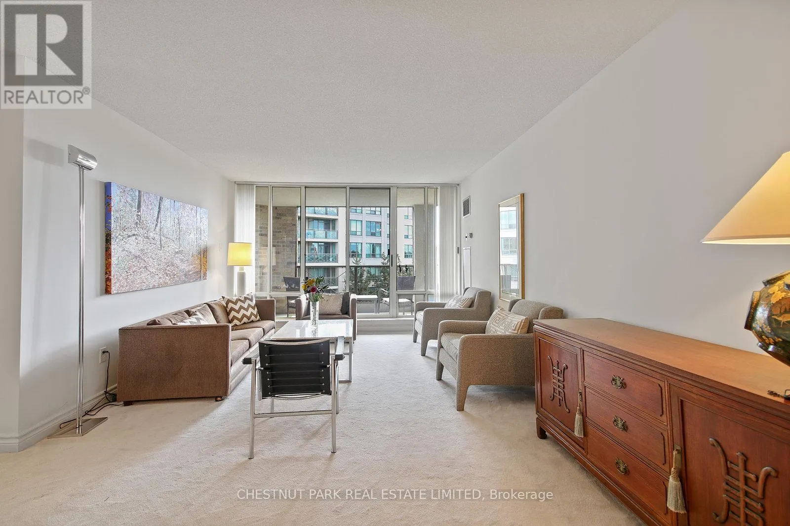 511 - 215 THE DONWAY W