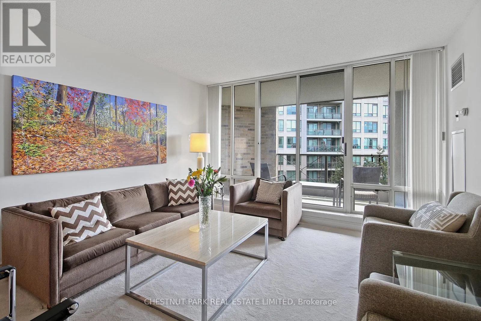 511 - 215 THE DONWAY W