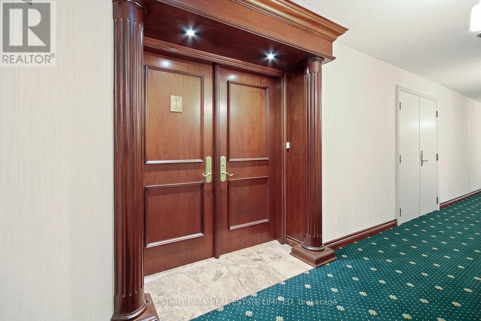 511 - 215 THE DONWAY W