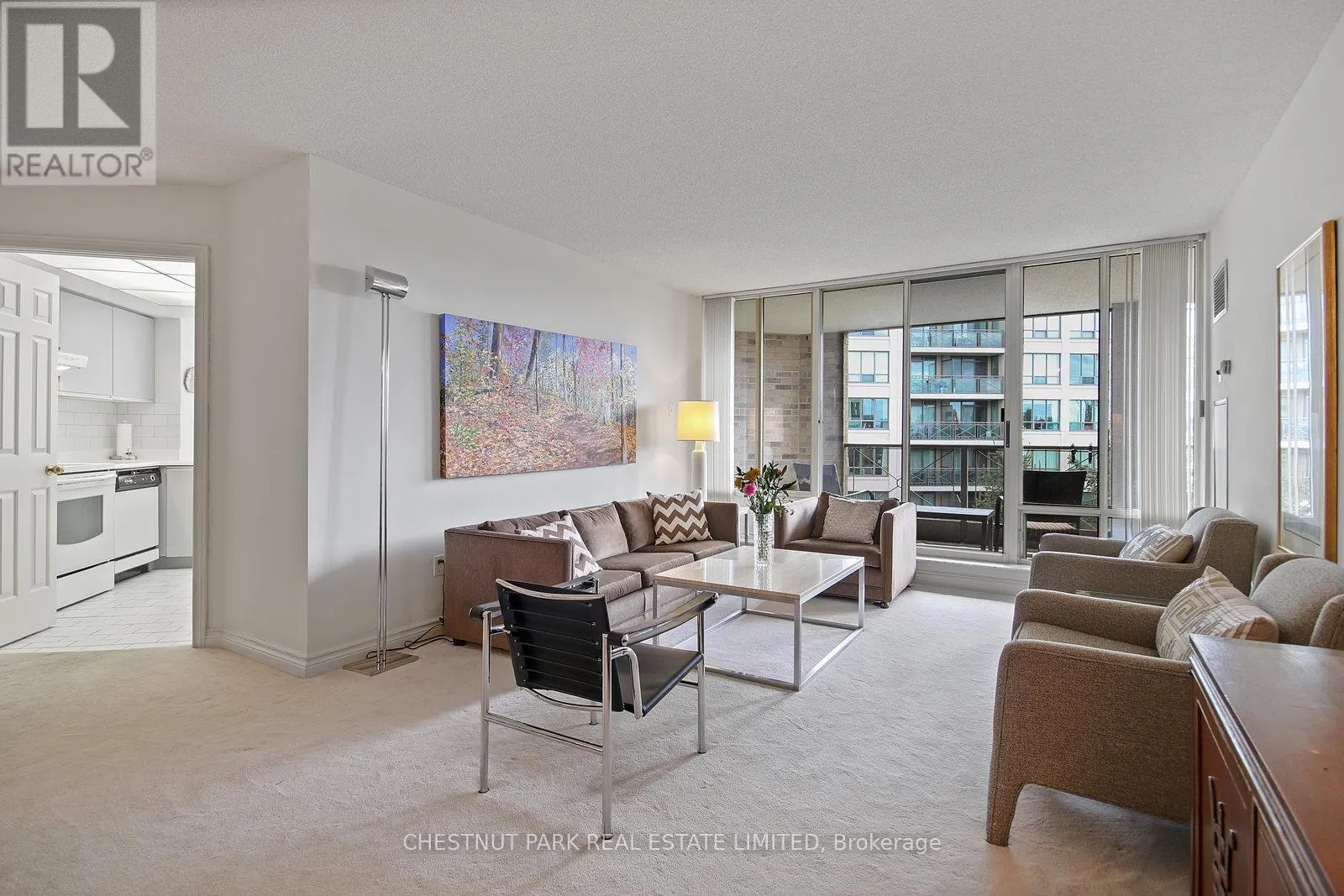 511 - 215 THE DONWAY W