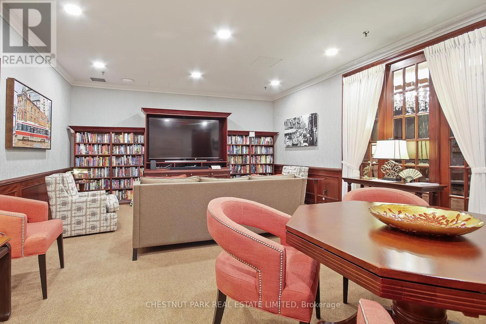 511 - 215 THE DONWAY W