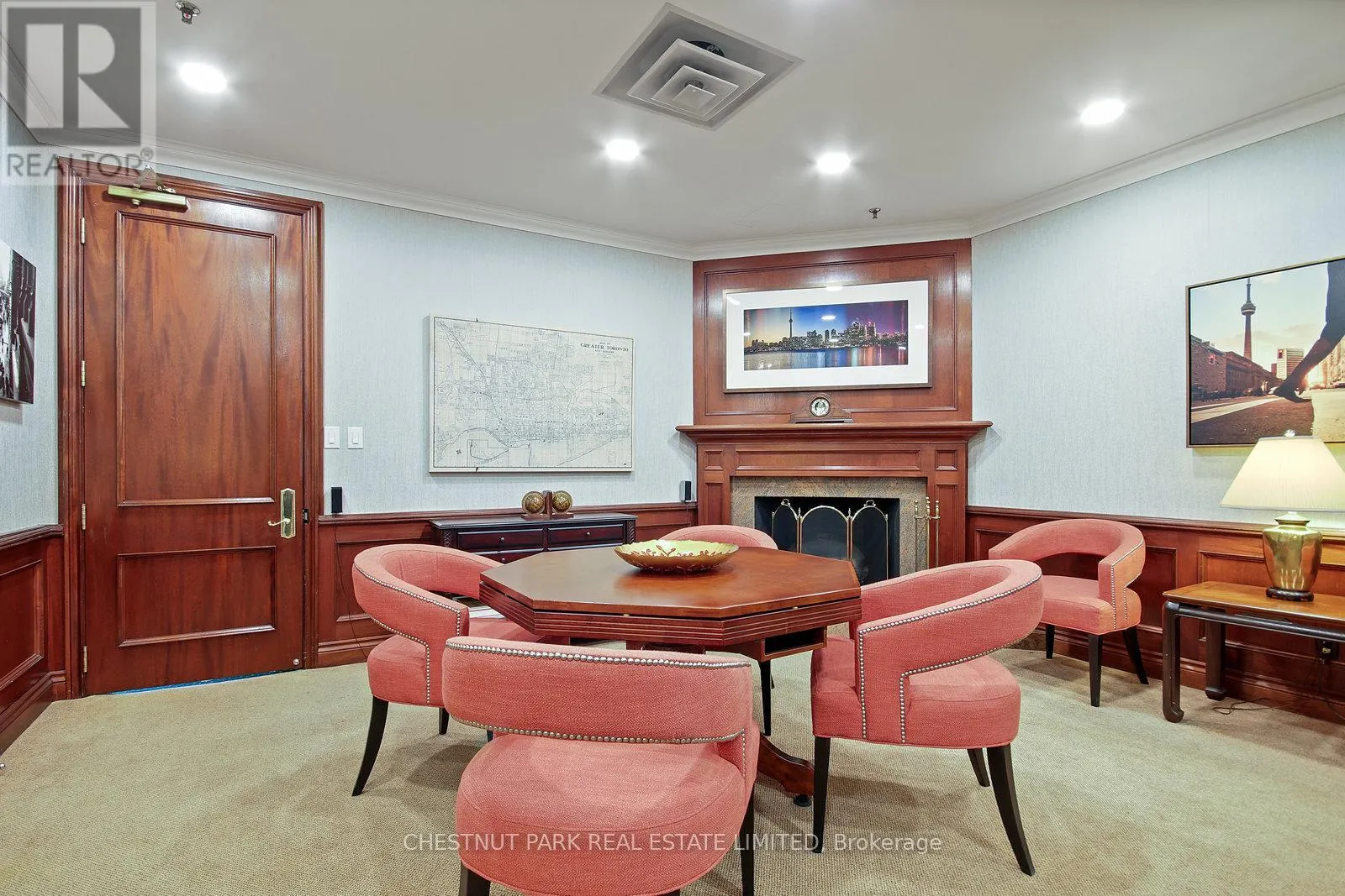 511 - 215 THE DONWAY W