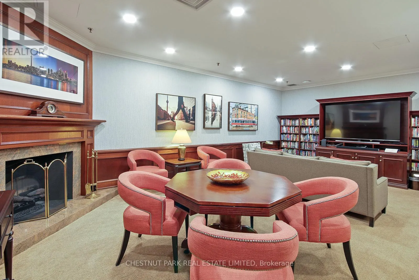 511 - 215 THE DONWAY W
