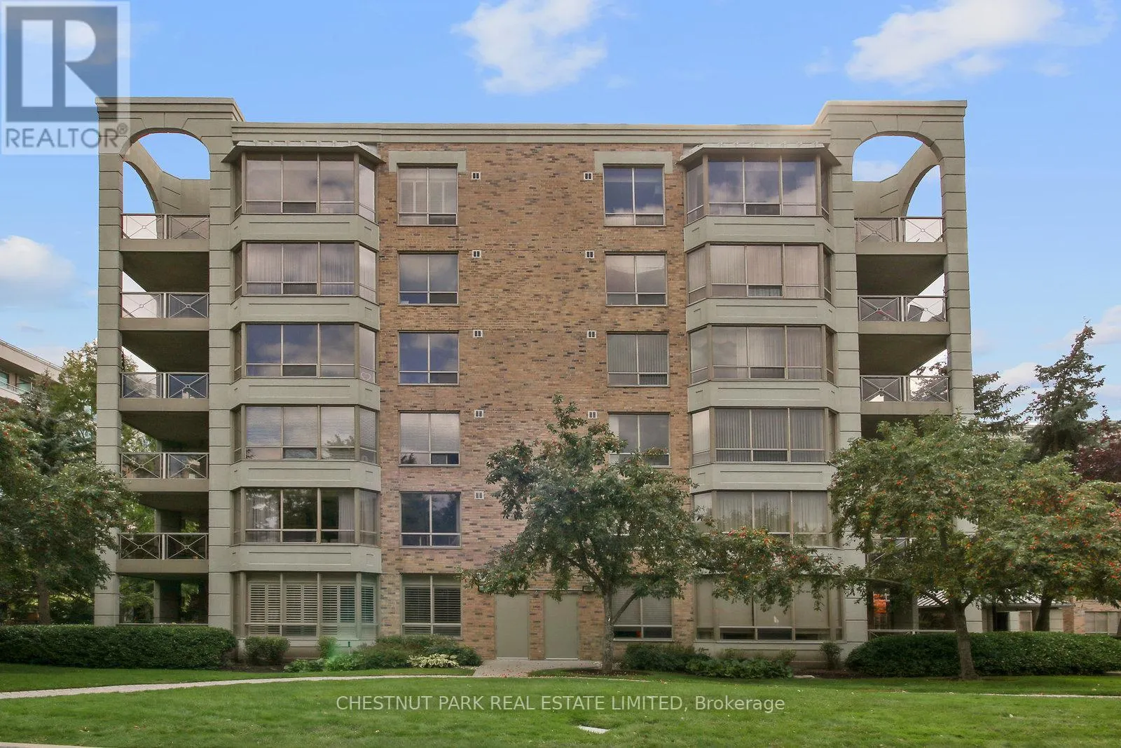 511 - 215 THE DONWAY W