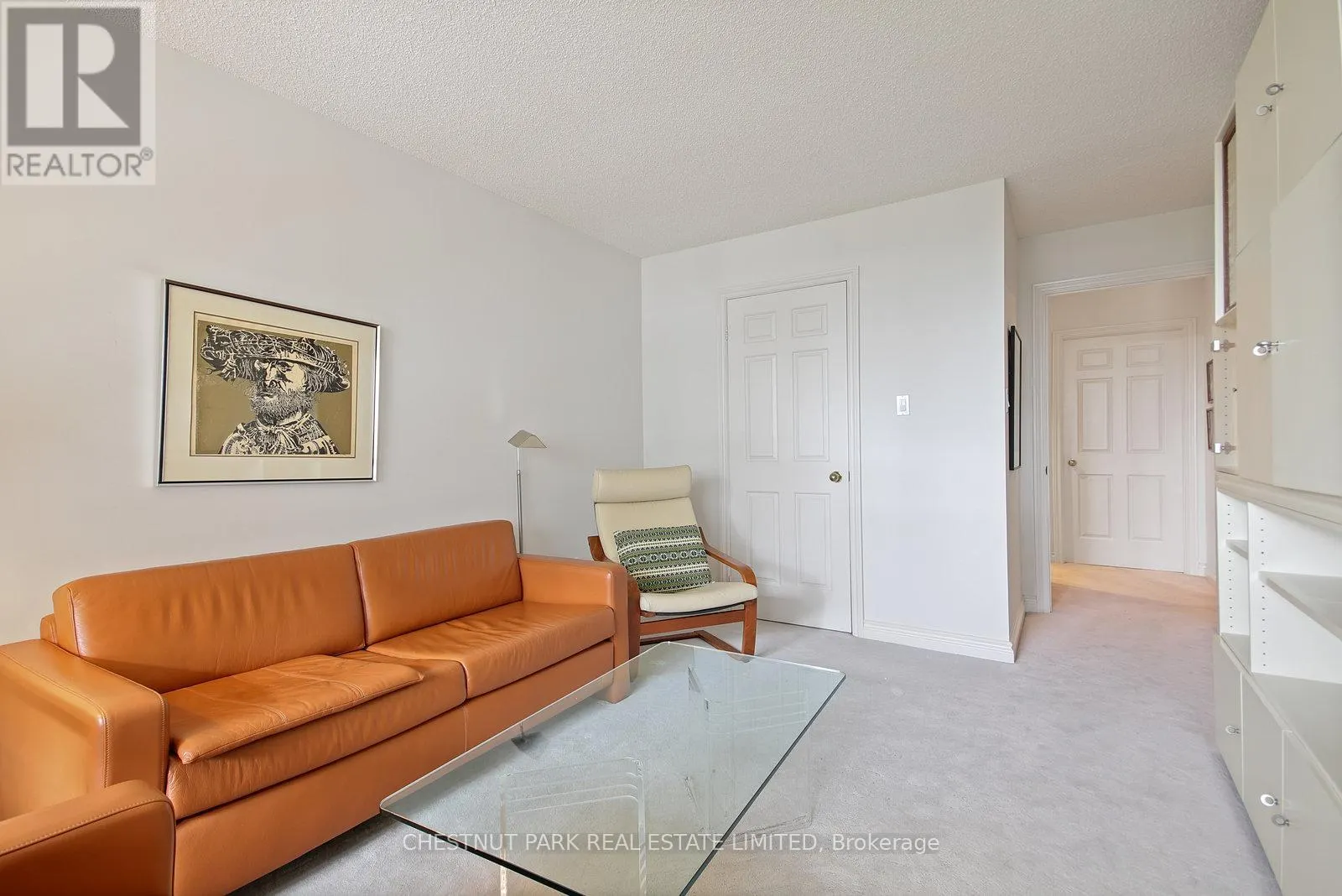 511 - 215 THE DONWAY W