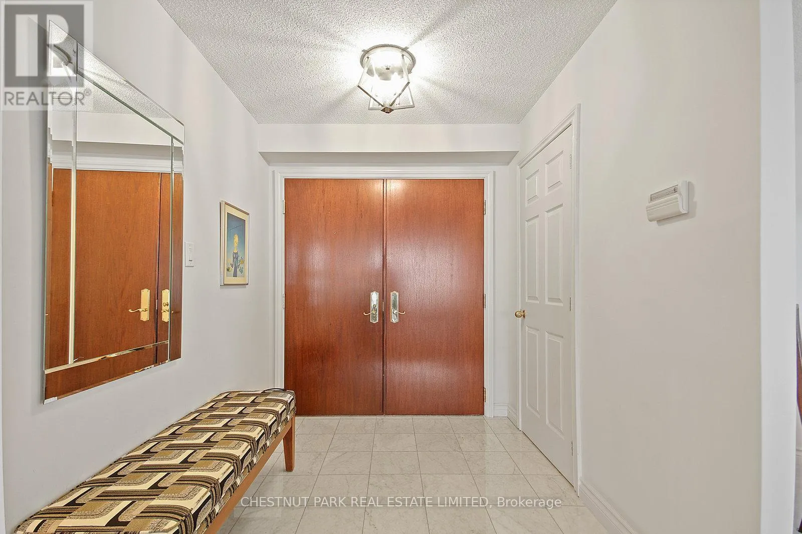 511 - 215 THE DONWAY W