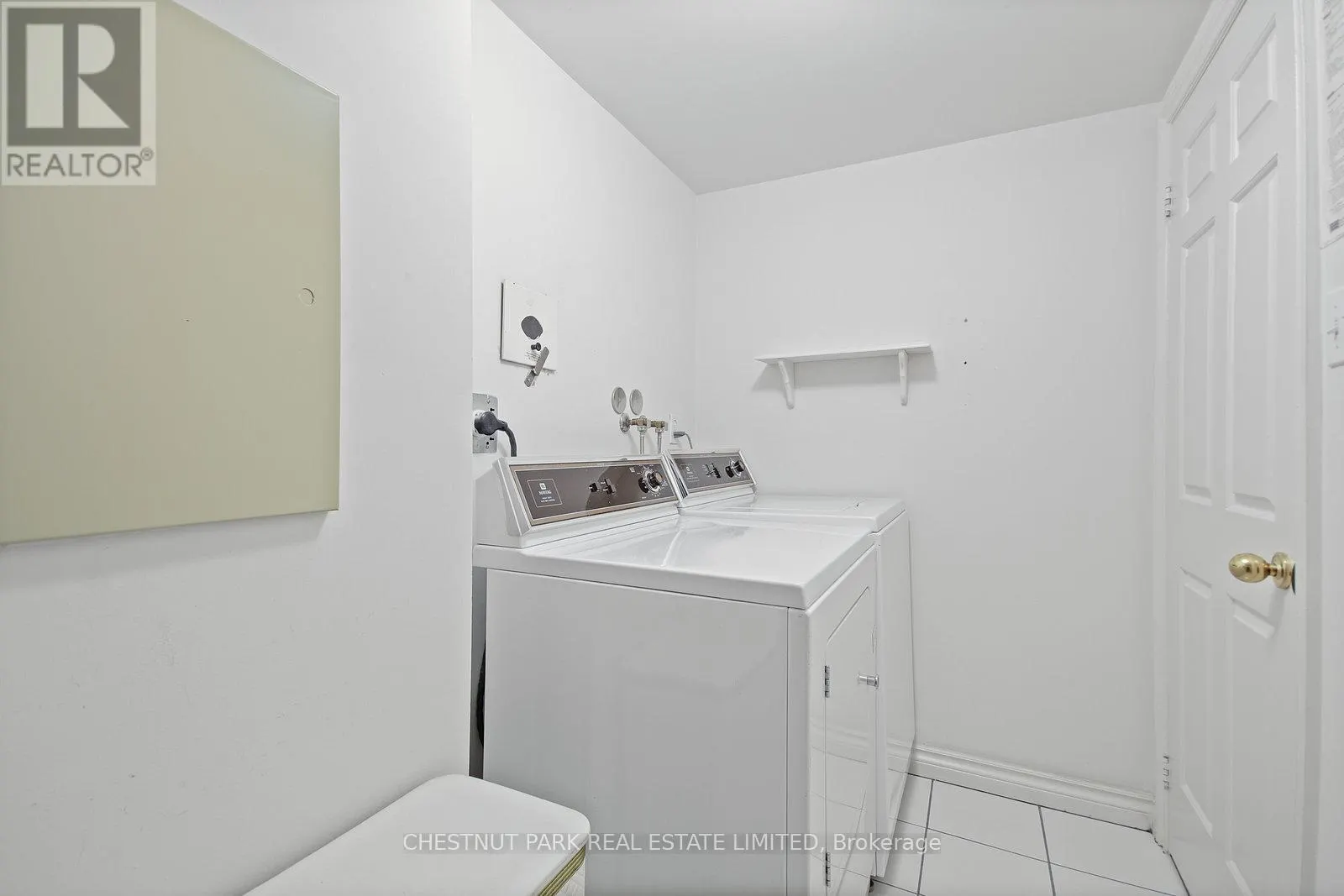 511 - 215 THE DONWAY W