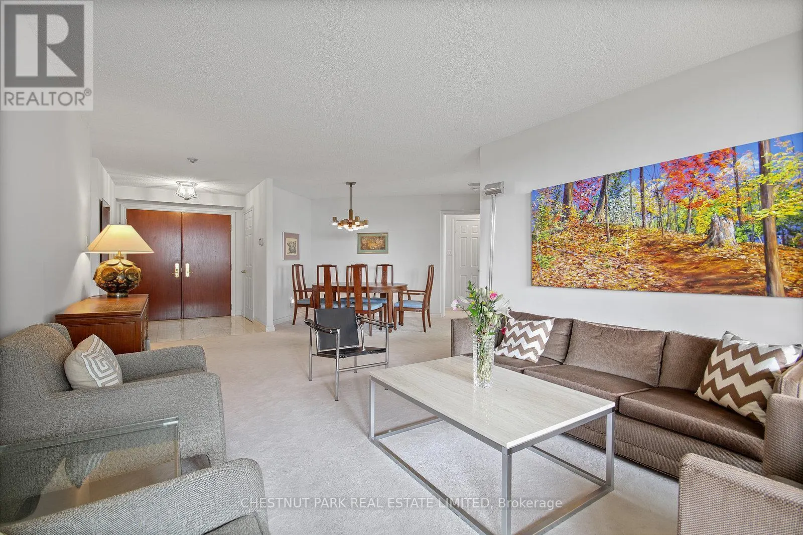 511 - 215 THE DONWAY W