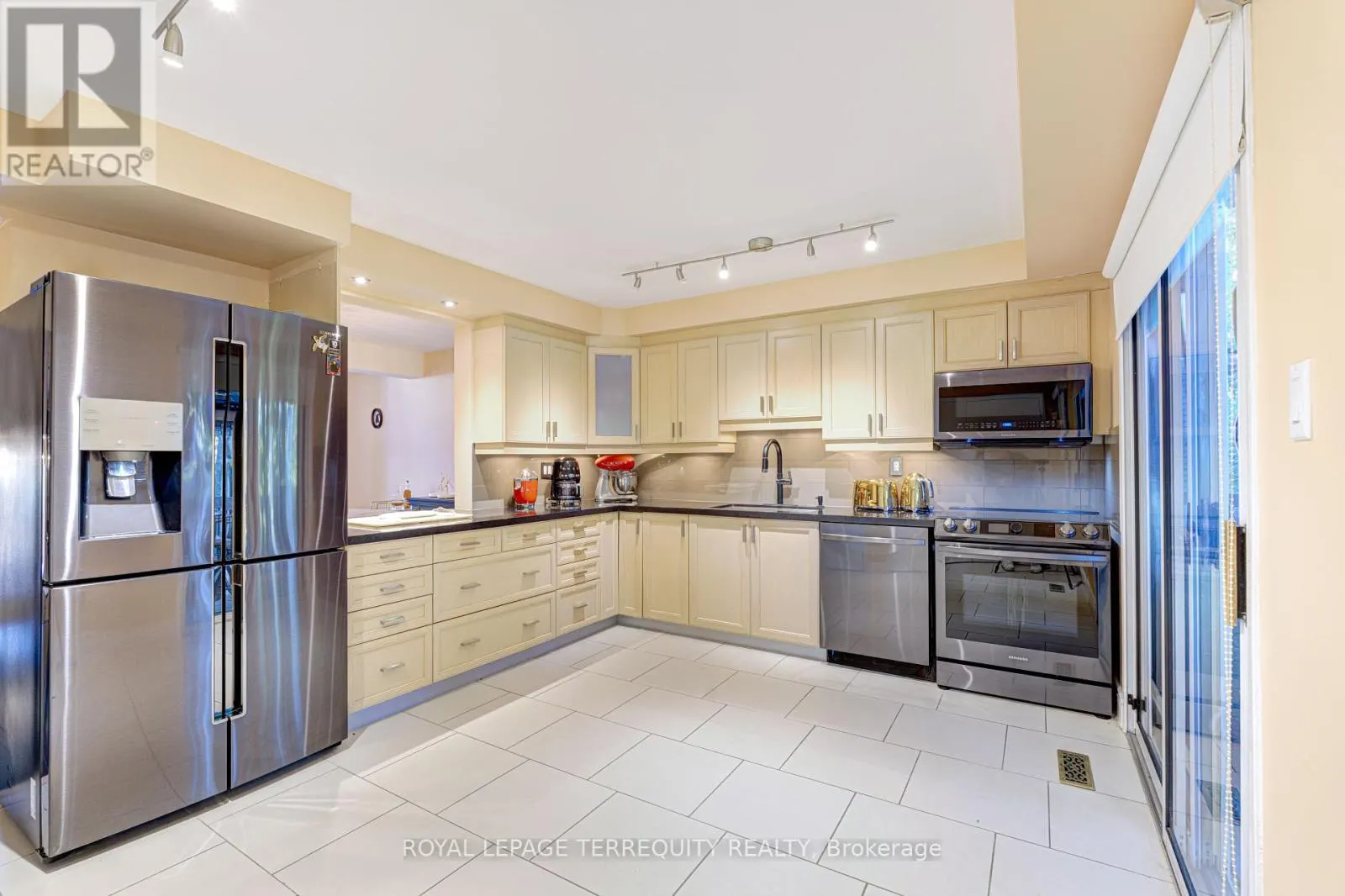 76 ENGLISH IVY WAY
