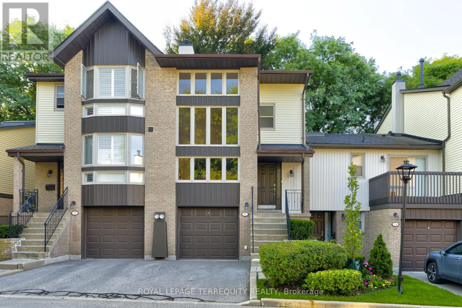 76 ENGLISH IVY WAY
