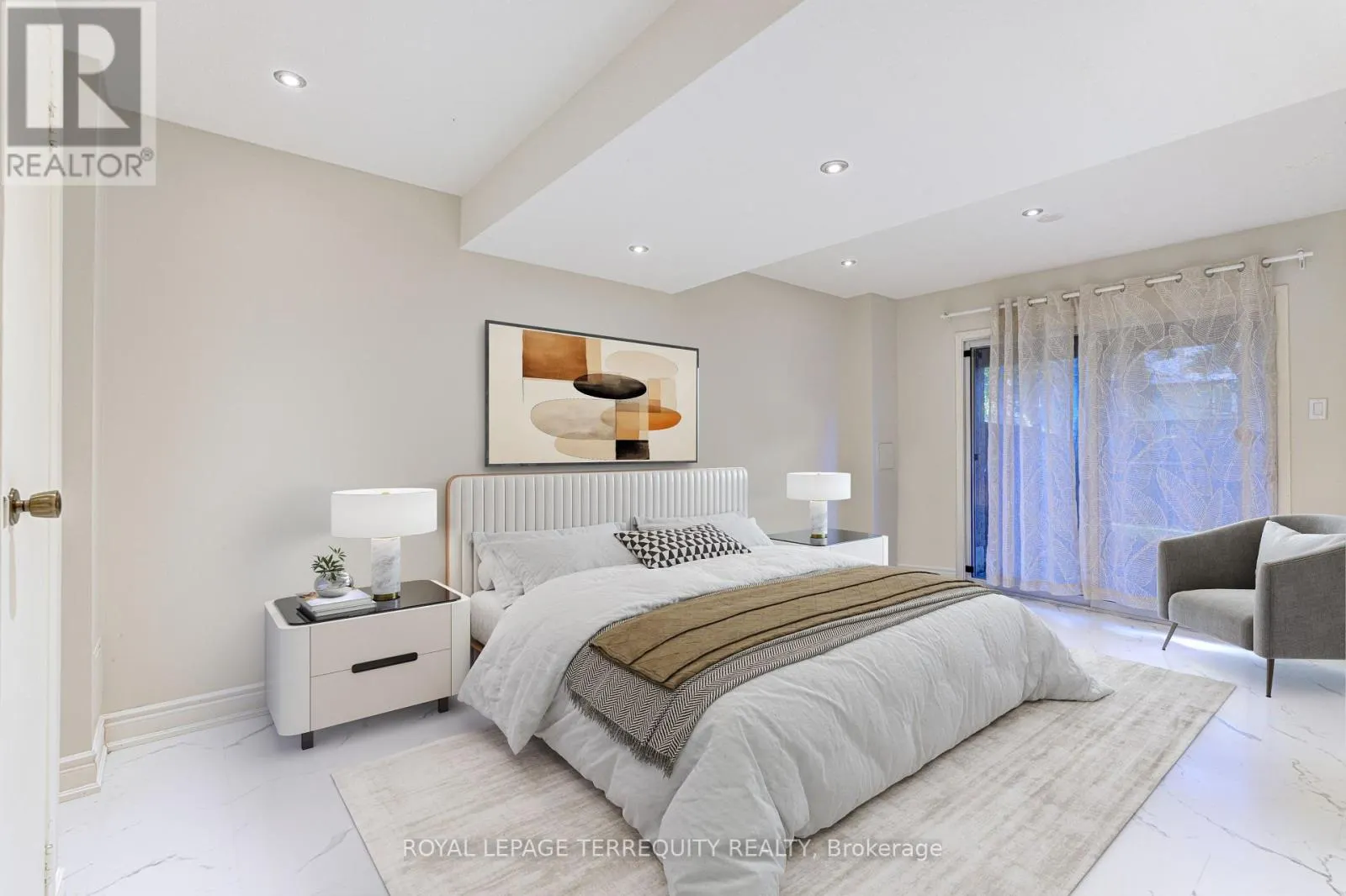 76 ENGLISH IVY WAY