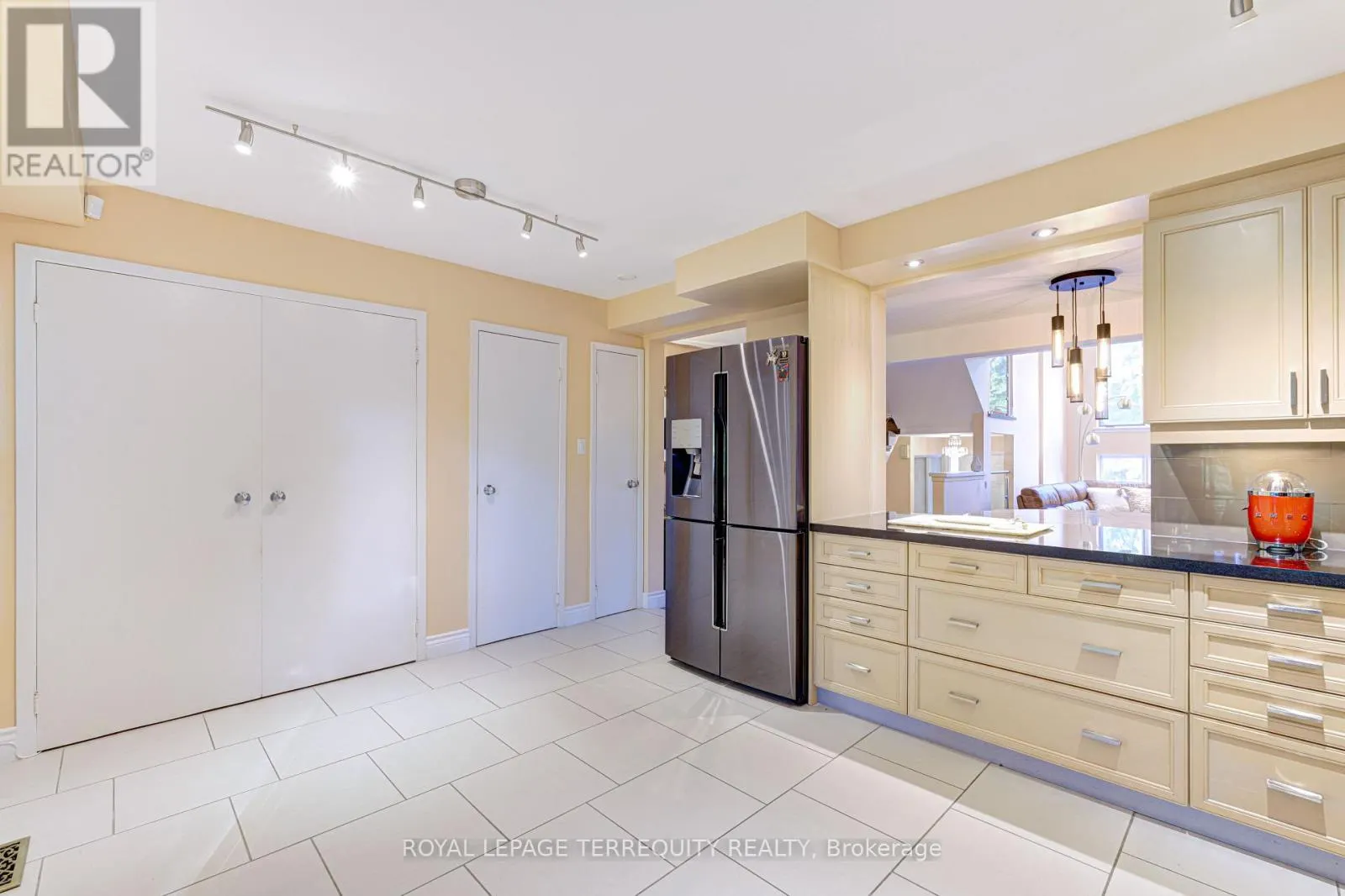 76 ENGLISH IVY WAY