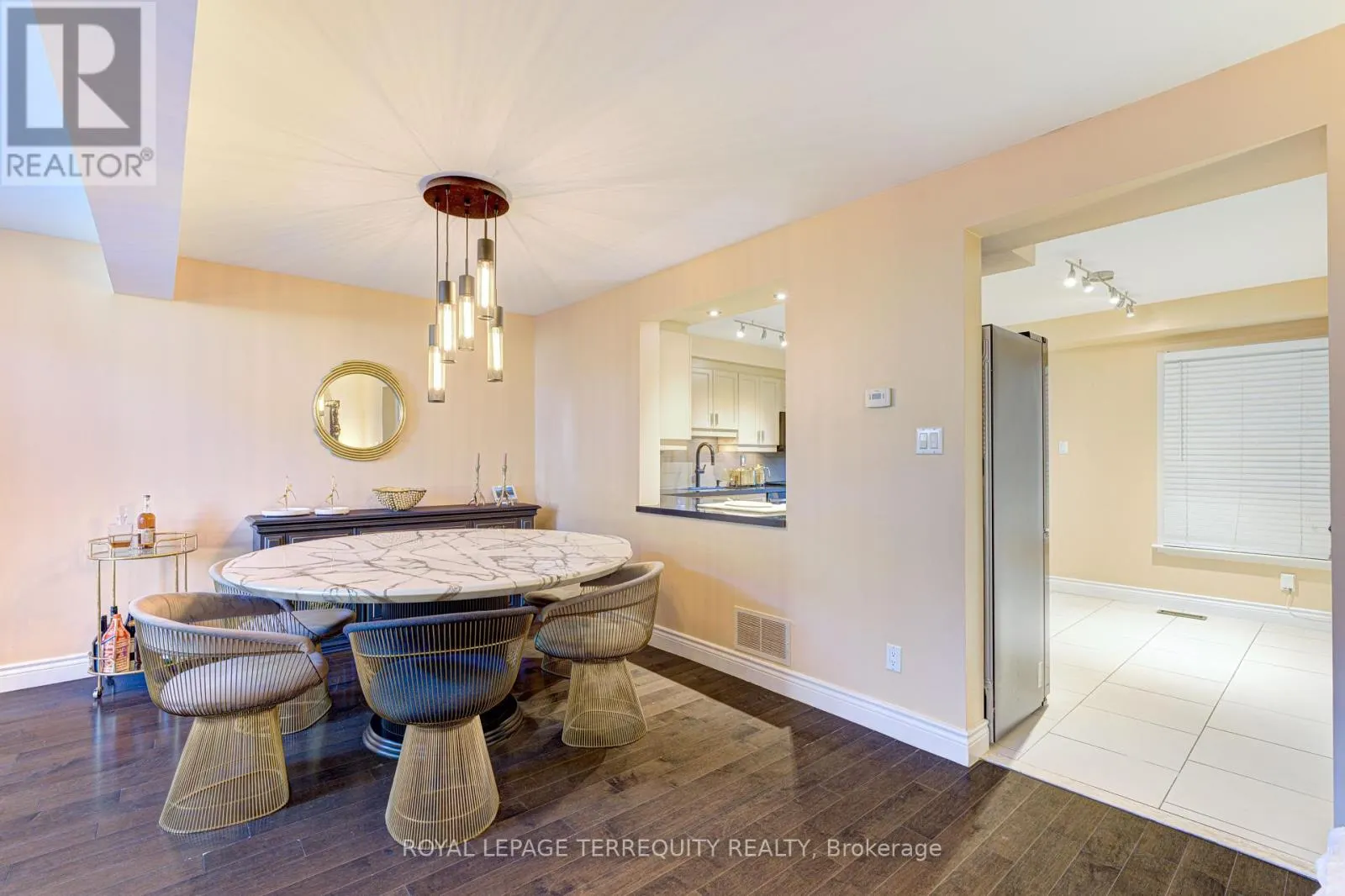 76 ENGLISH IVY WAY
