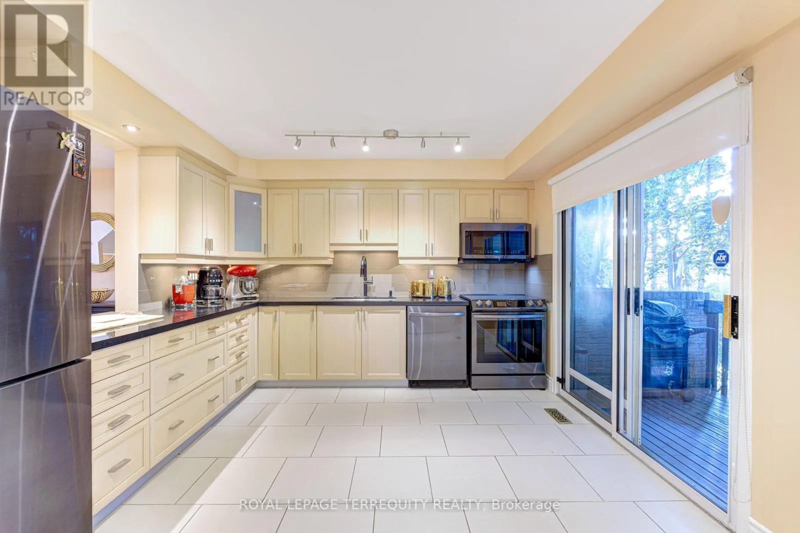 76 ENGLISH IVY WAY