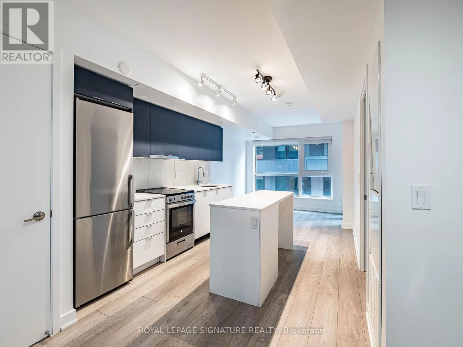 525 - 8 TIPPETT ROAD