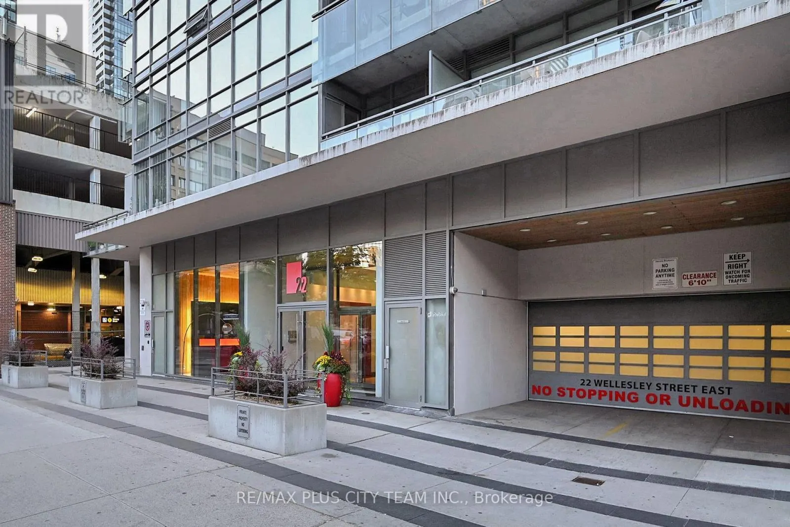 2005 - 22 WELLESLEY STREET E