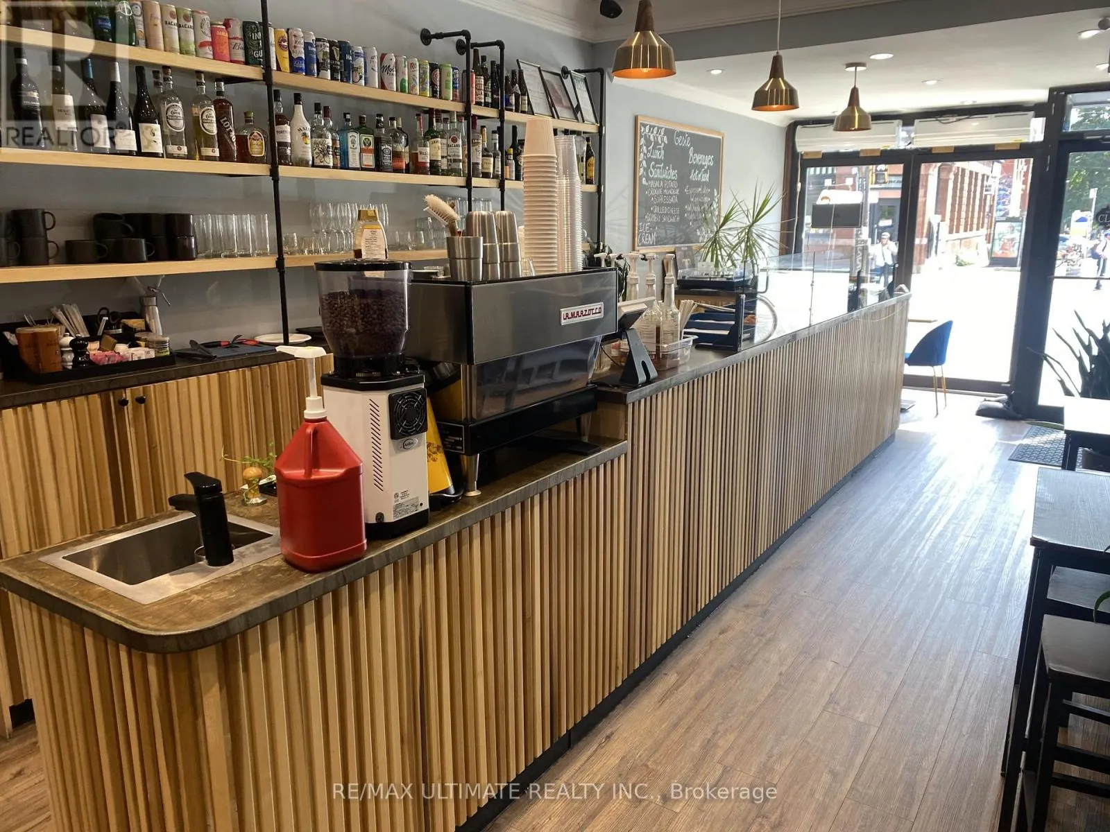 506 QUEEN STREET W