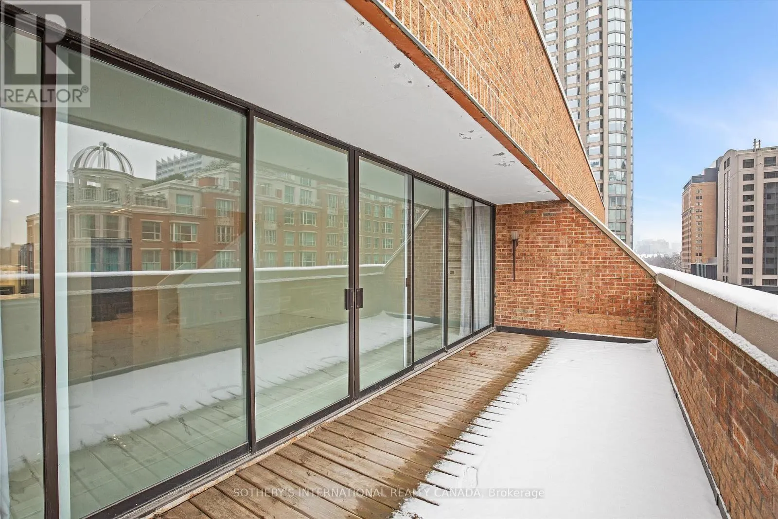 408 - 55A AVENUE ROAD