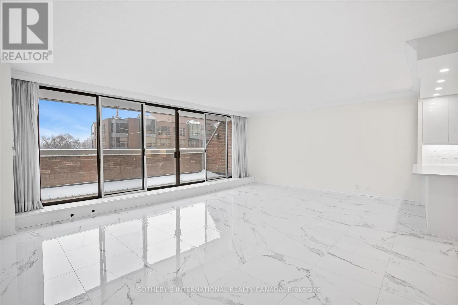 408 - 55A AVENUE ROAD