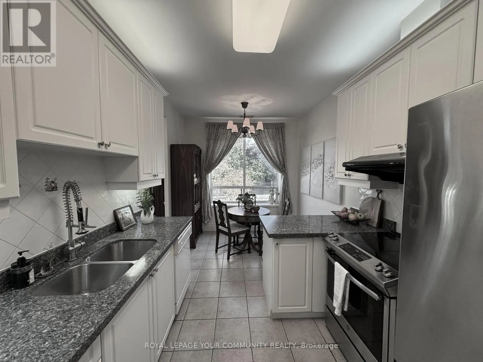 112 - 88 GRANDVIEW WAY
