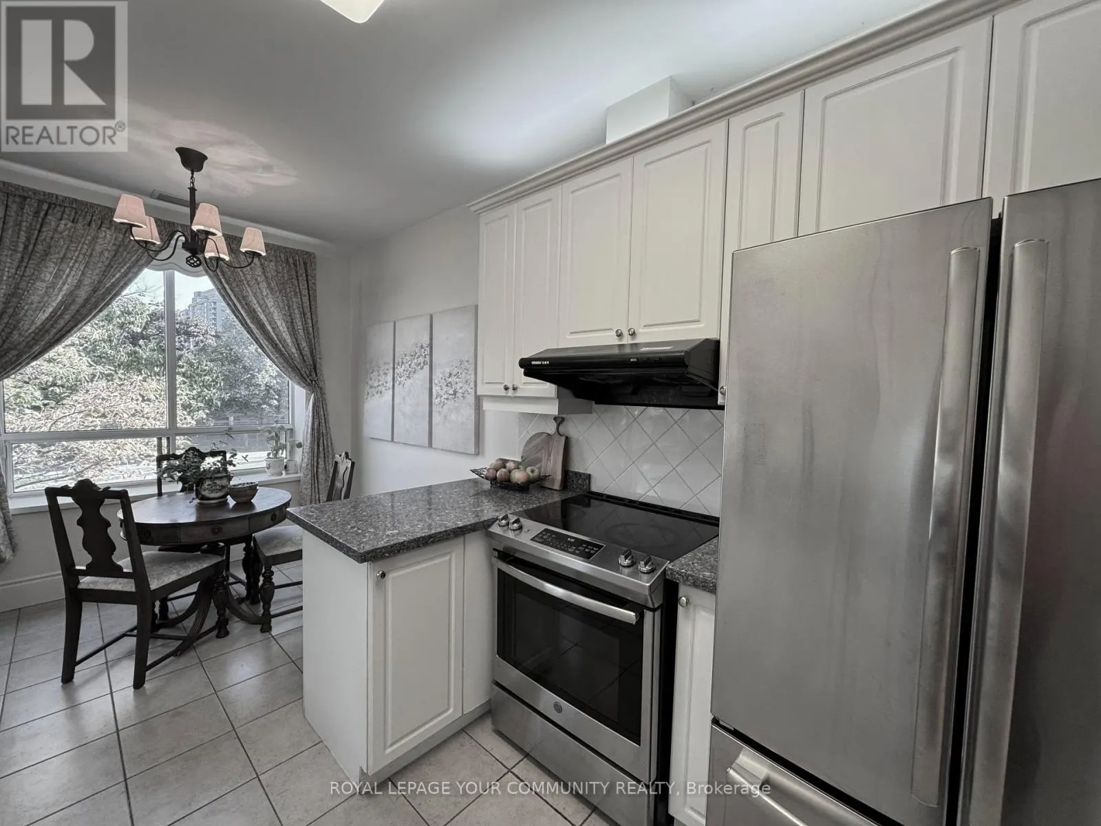 112 - 88 GRANDVIEW WAY
