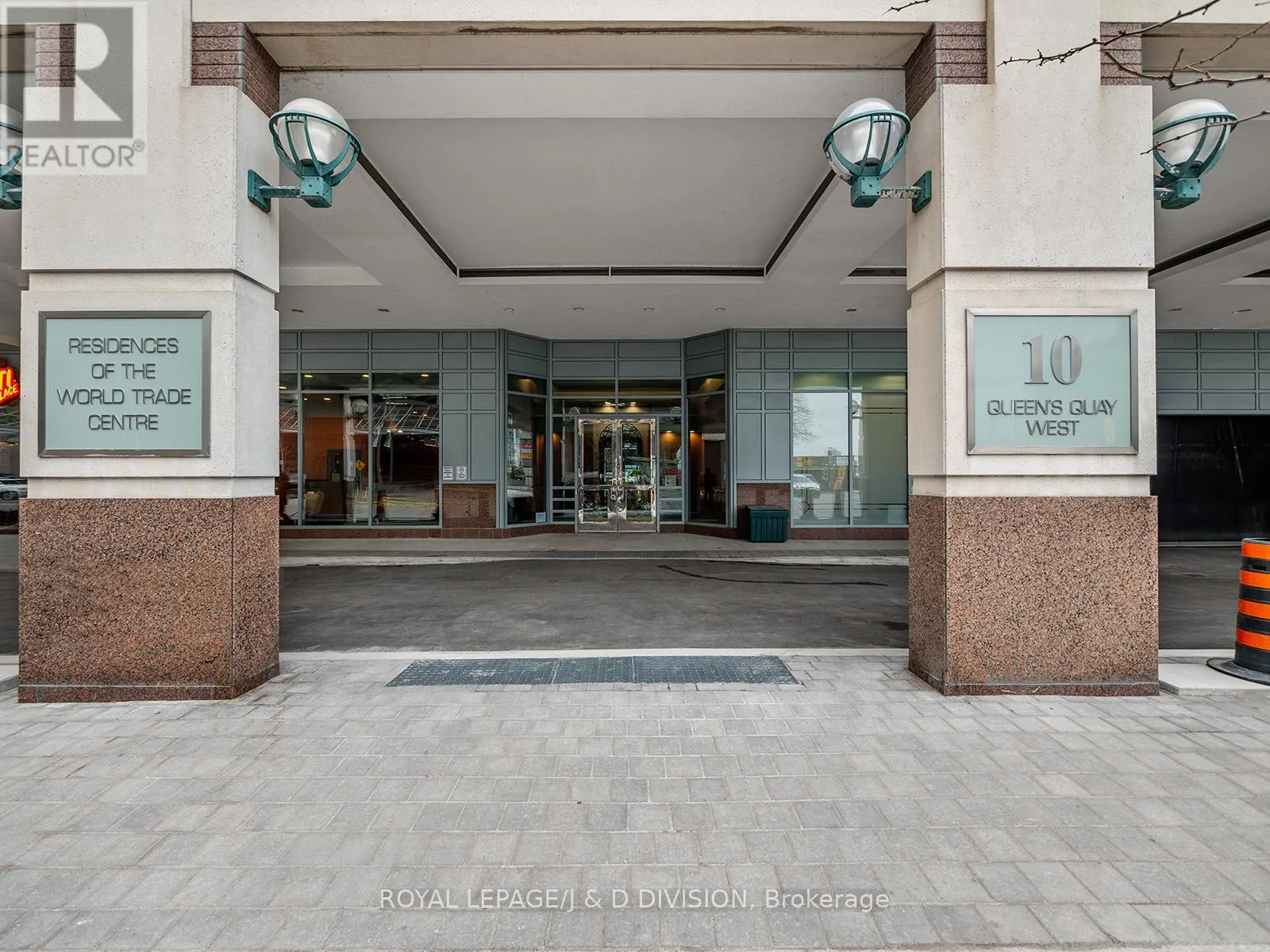 706 - 10 QUEENS QUAY W