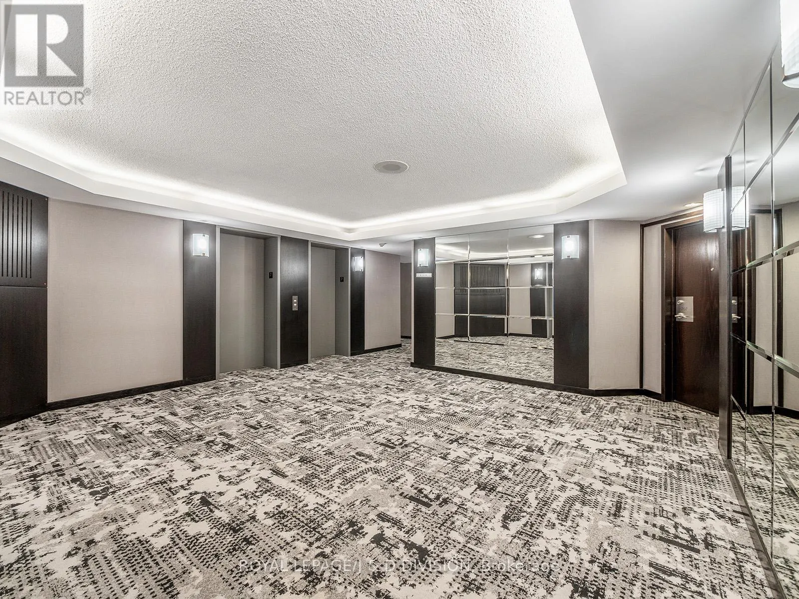 706 - 10 QUEENS QUAY W