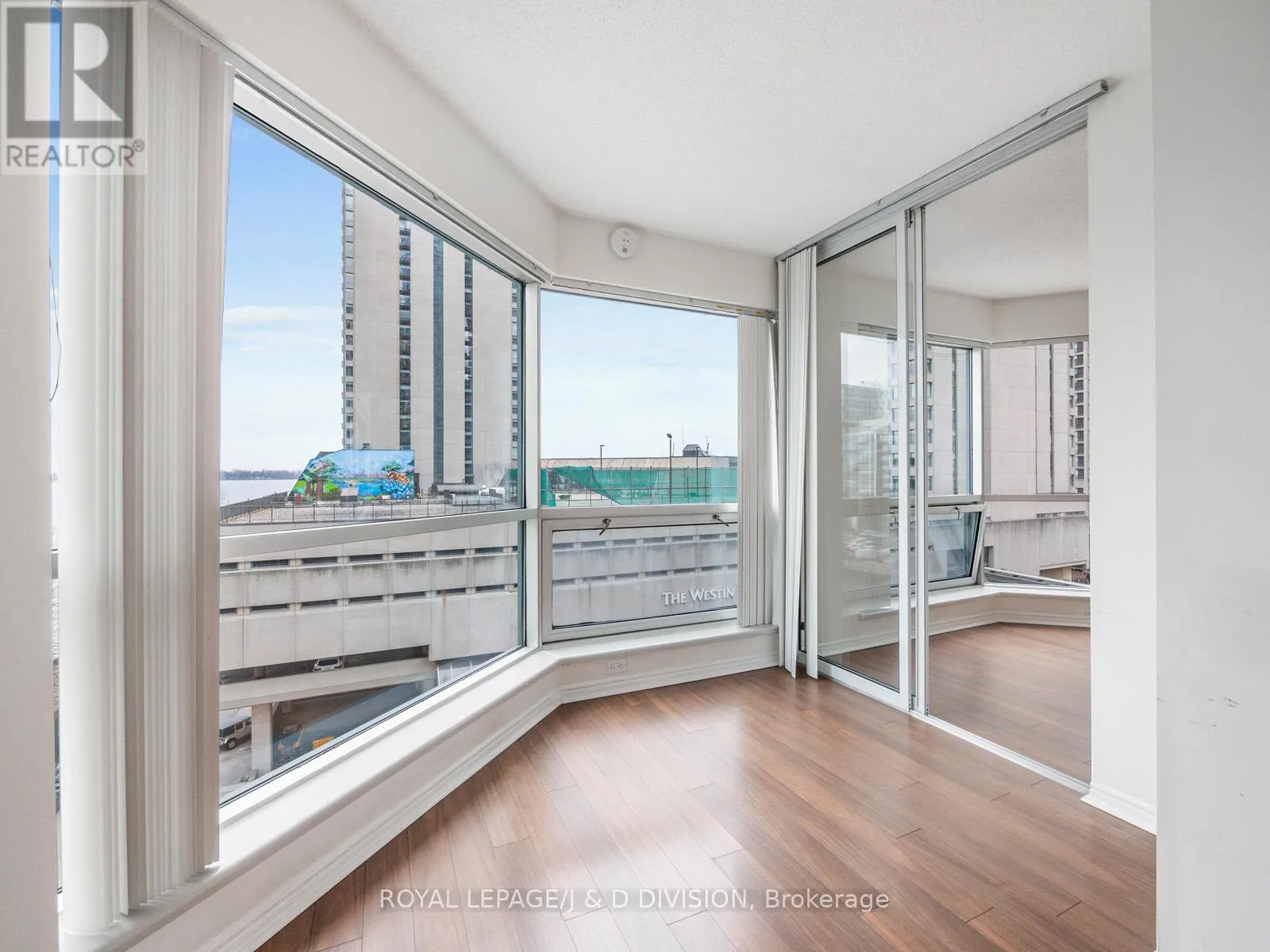 706 - 10 QUEENS QUAY W