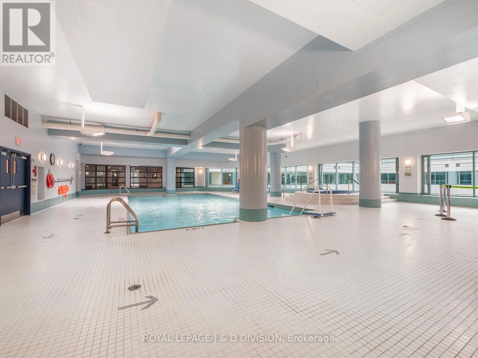 706 - 10 QUEENS QUAY W