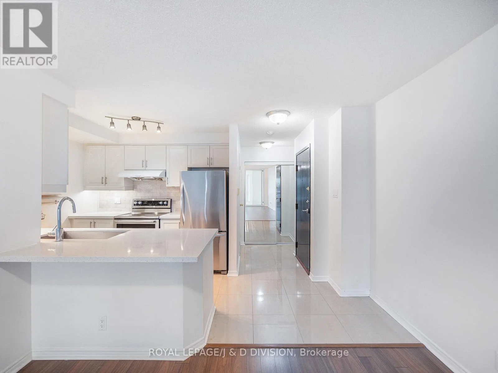 706 - 10 QUEENS QUAY W