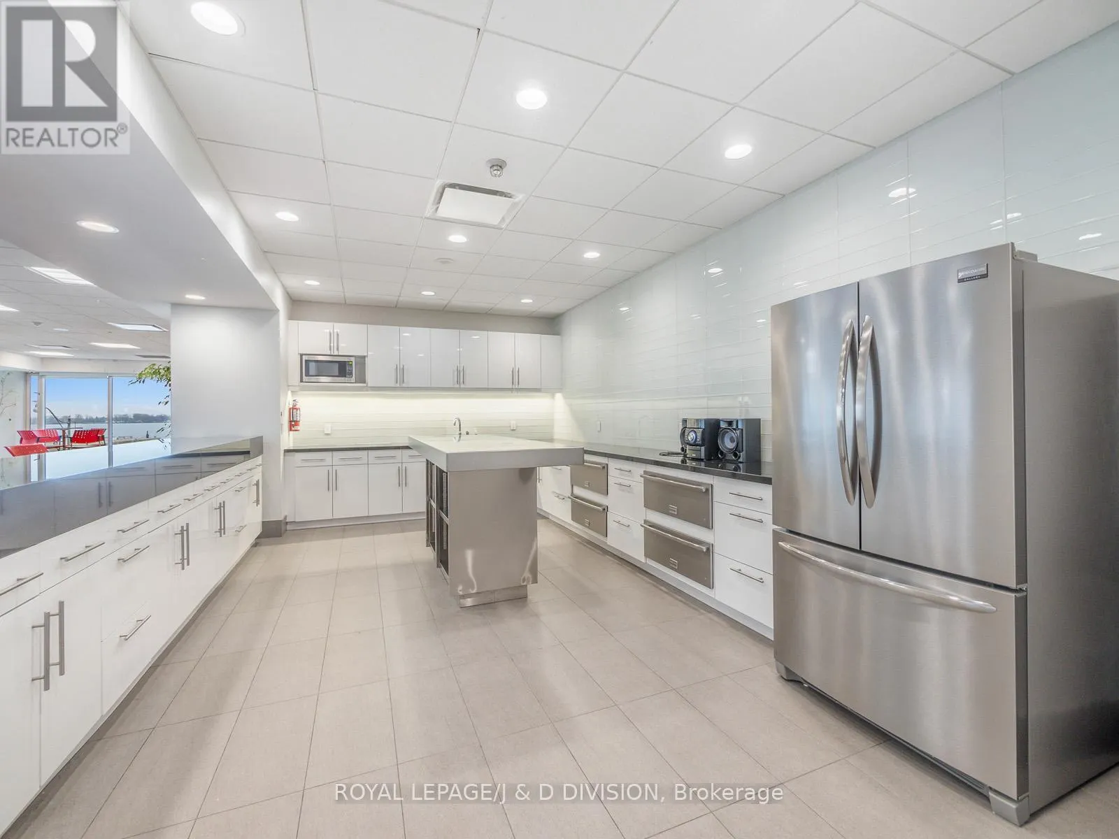 706 - 10 QUEENS QUAY W
