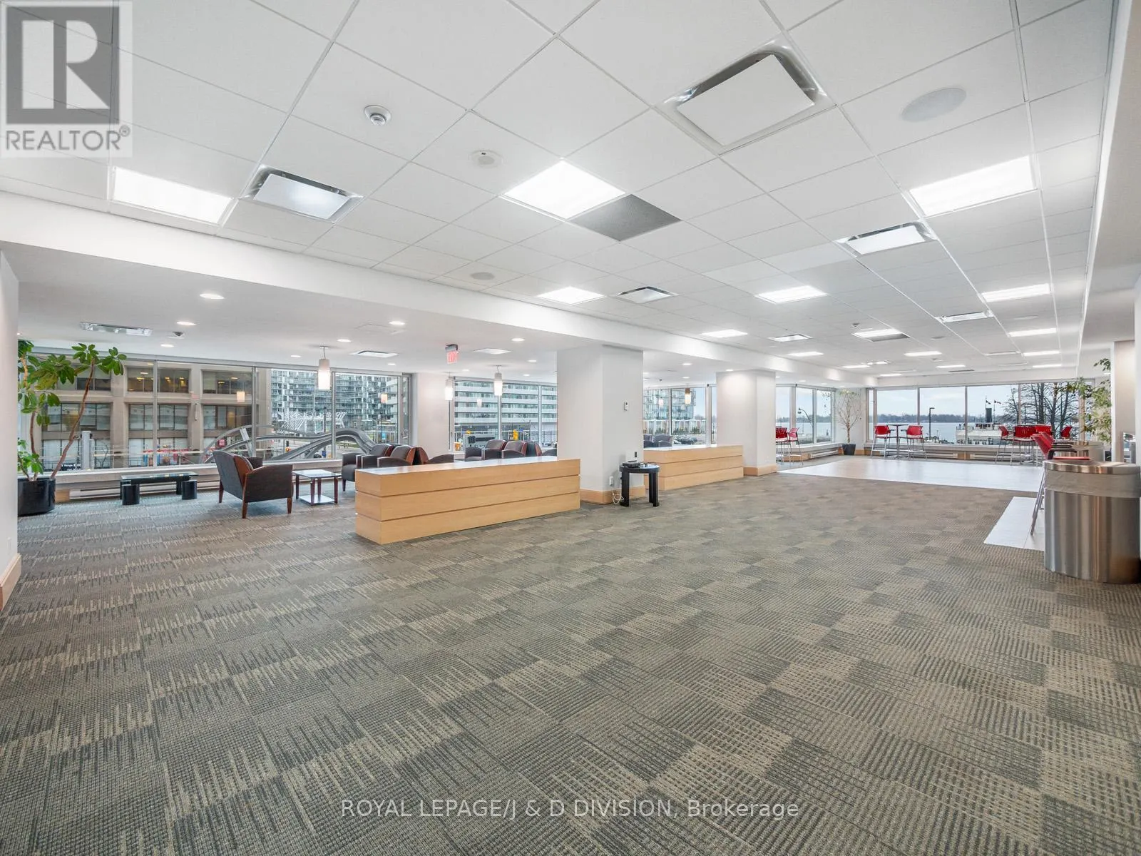 706 - 10 QUEENS QUAY W