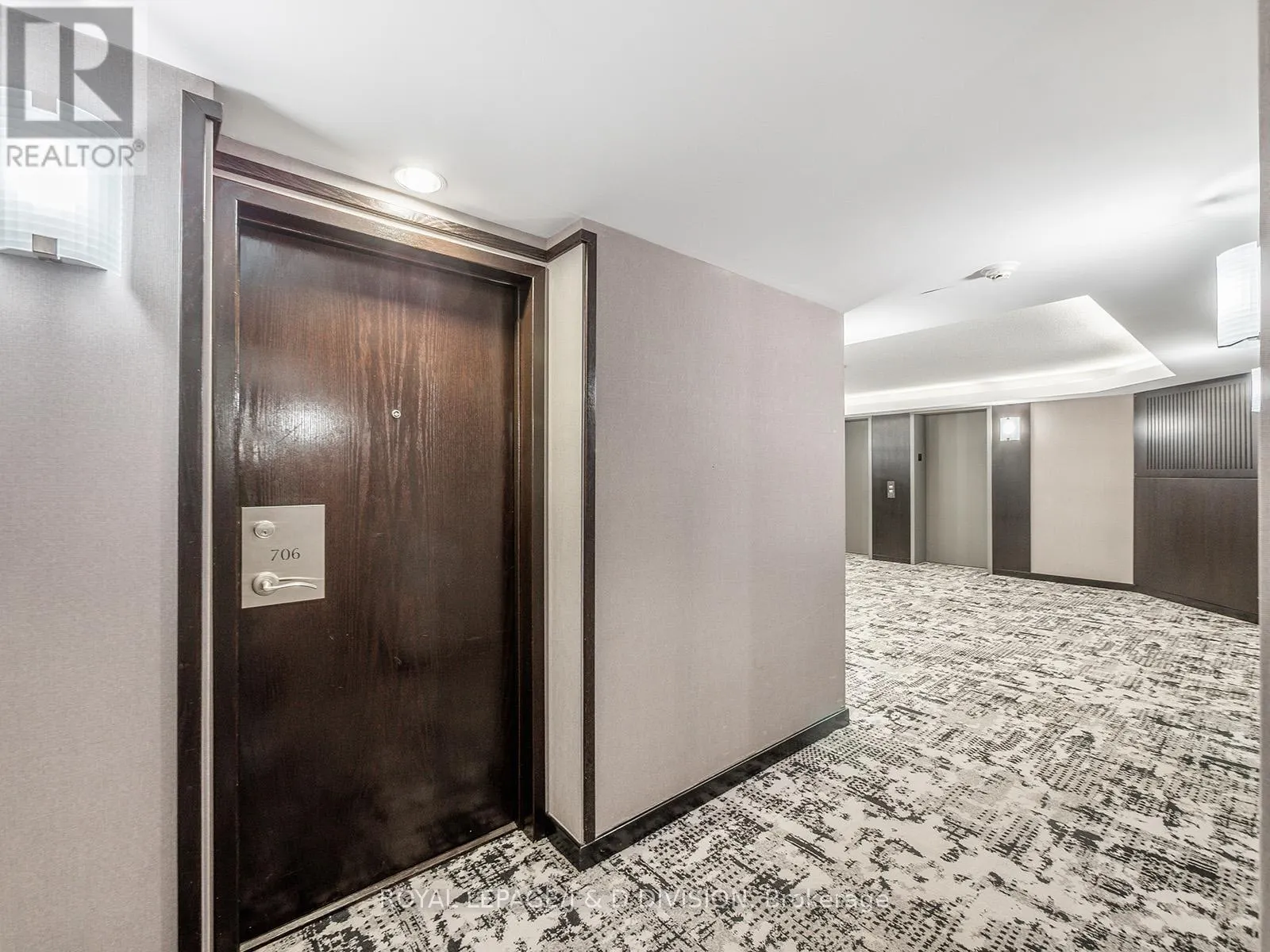 706 - 10 QUEENS QUAY W