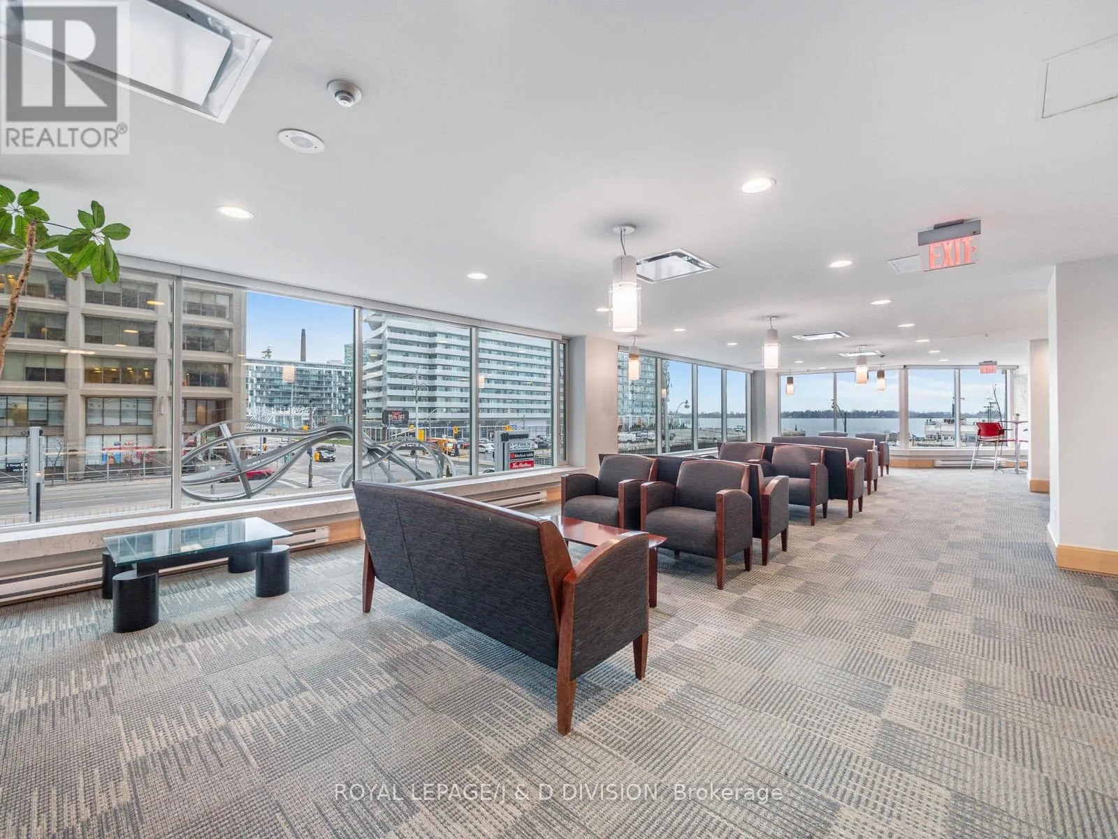 706 - 10 QUEENS QUAY W