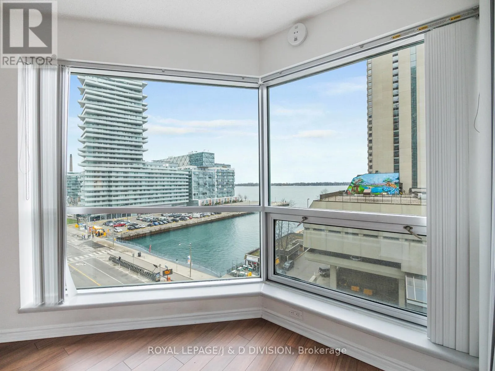 706 - 10 QUEENS QUAY W