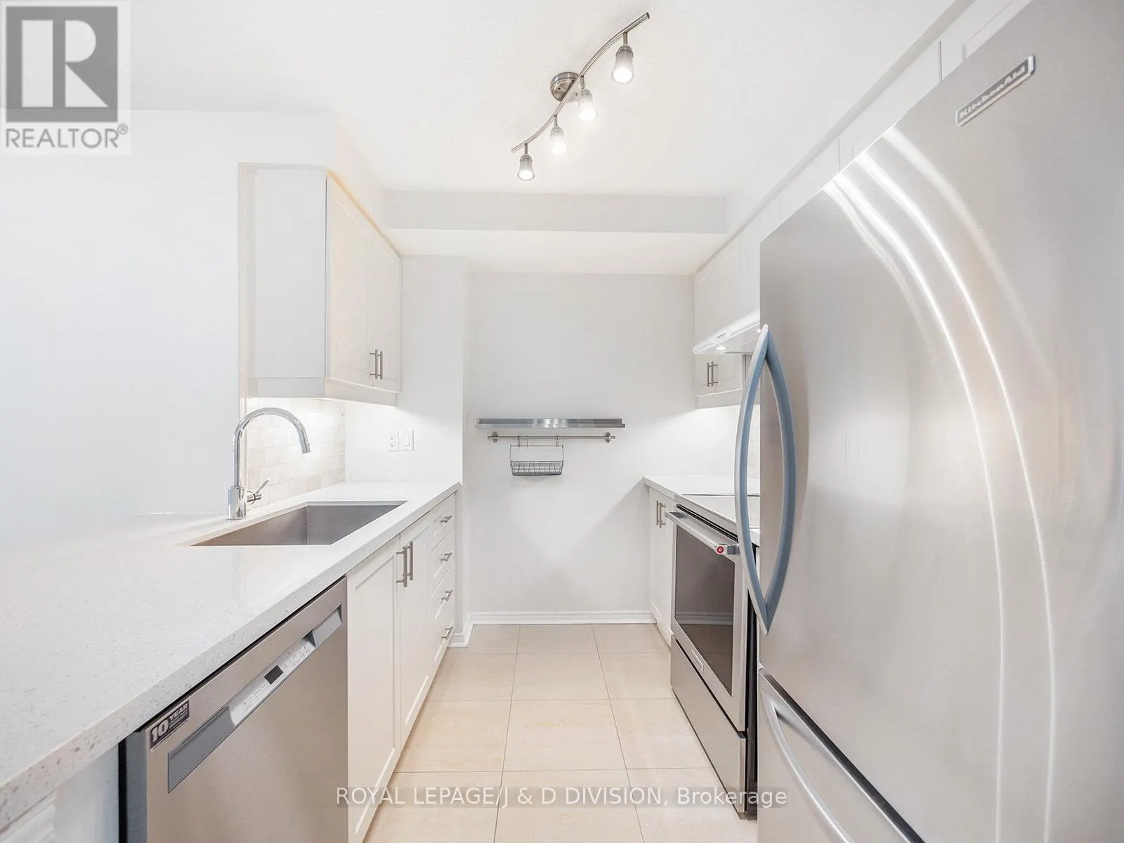706 - 10 QUEENS QUAY W