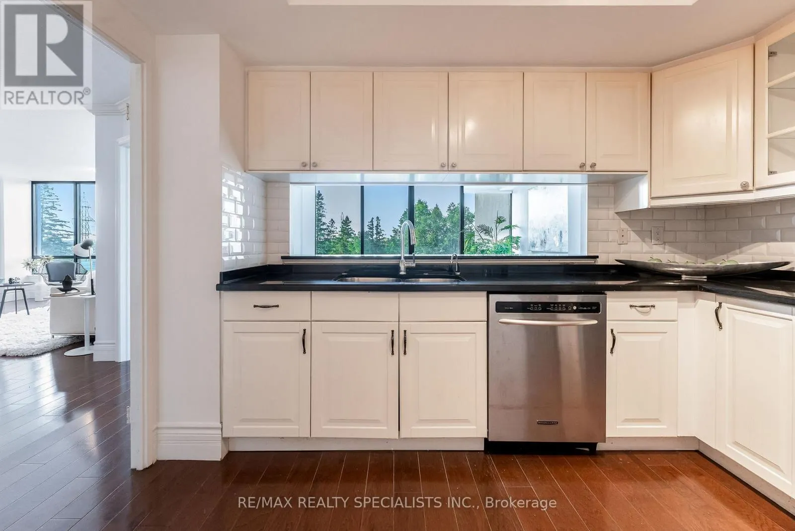 201 - 65 SKYMARK DRIVE