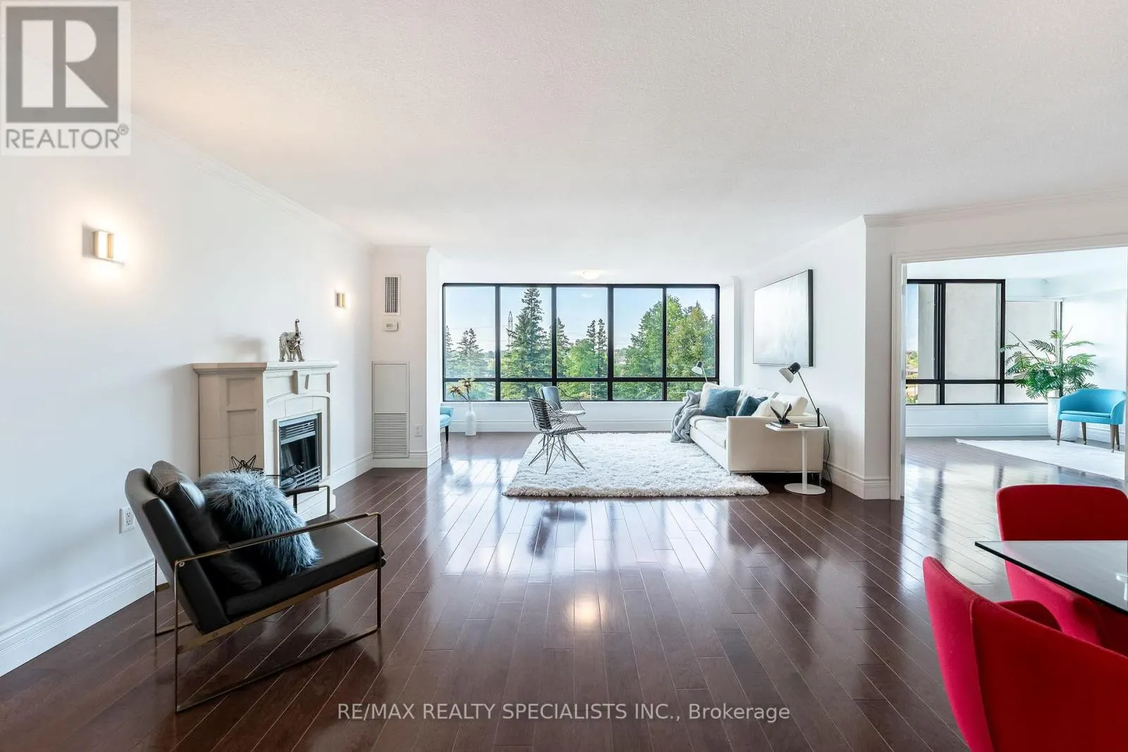 201 - 65 SKYMARK DRIVE