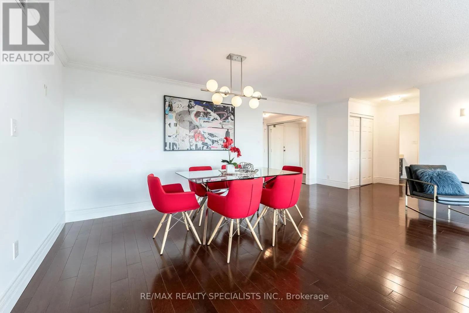 201 - 65 SKYMARK DRIVE