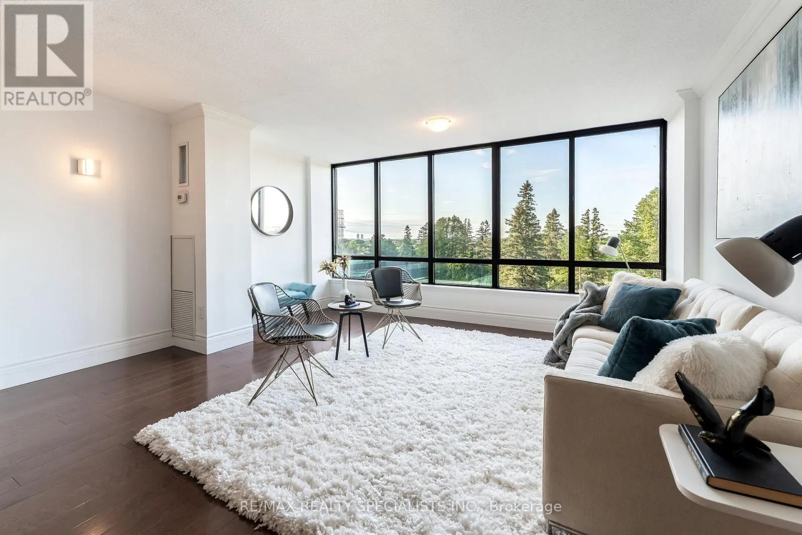 201 - 65 SKYMARK DRIVE