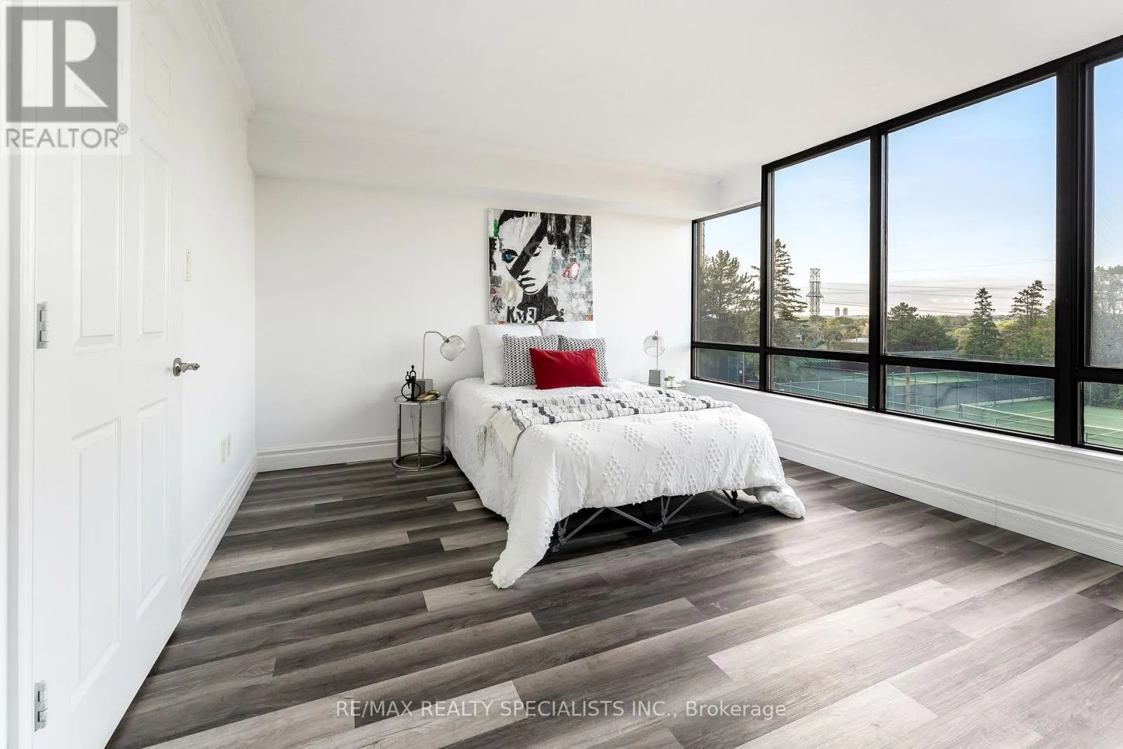 201 - 65 SKYMARK DRIVE