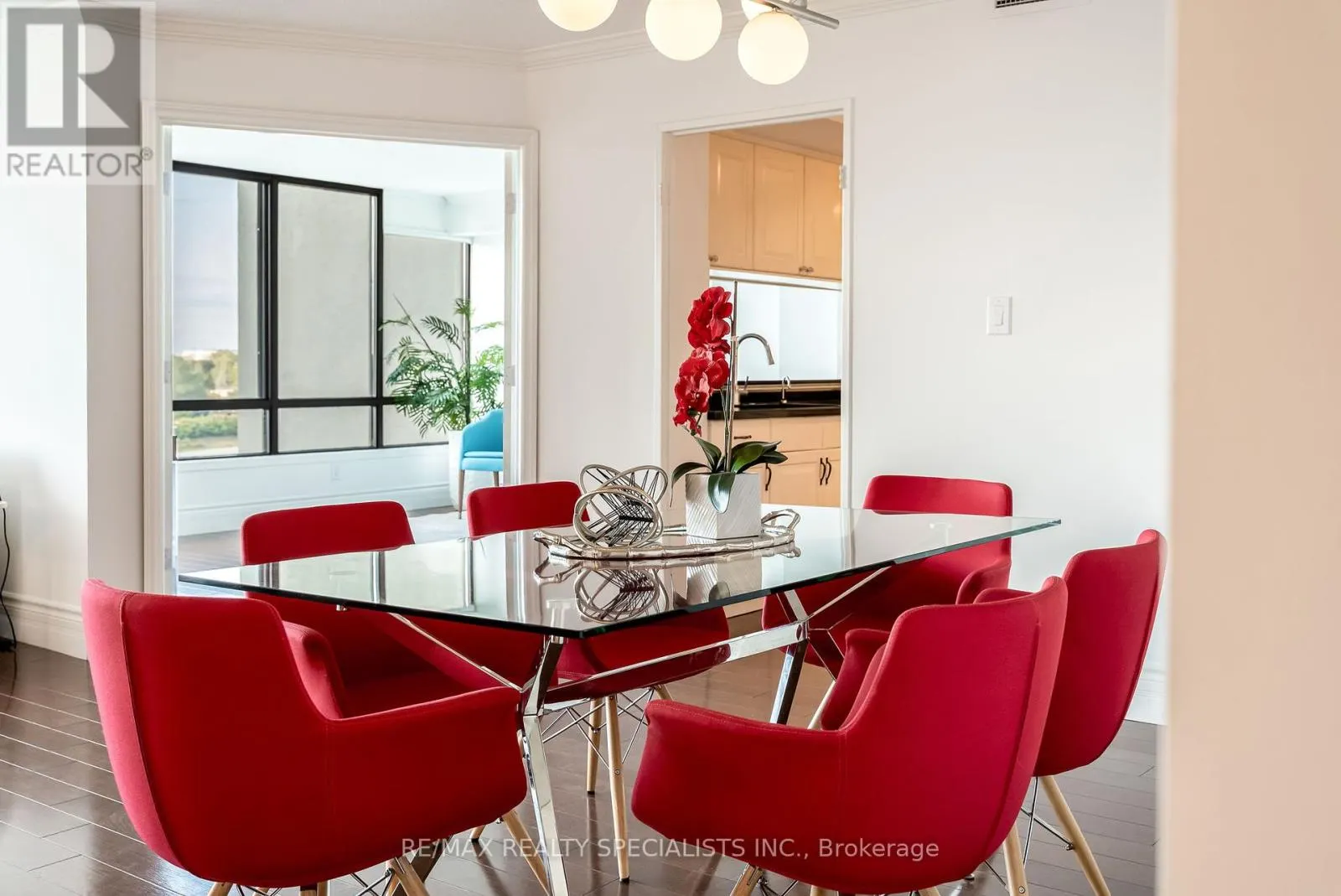 201 - 65 SKYMARK DRIVE